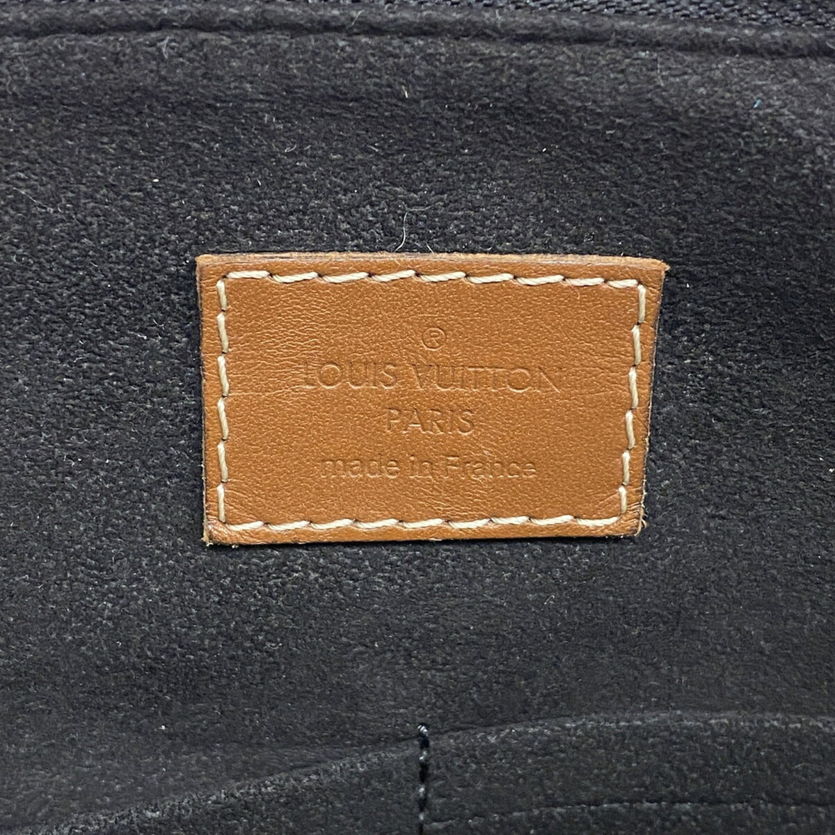 Louis Vuitton Noir Handbag (Pre-Owned)