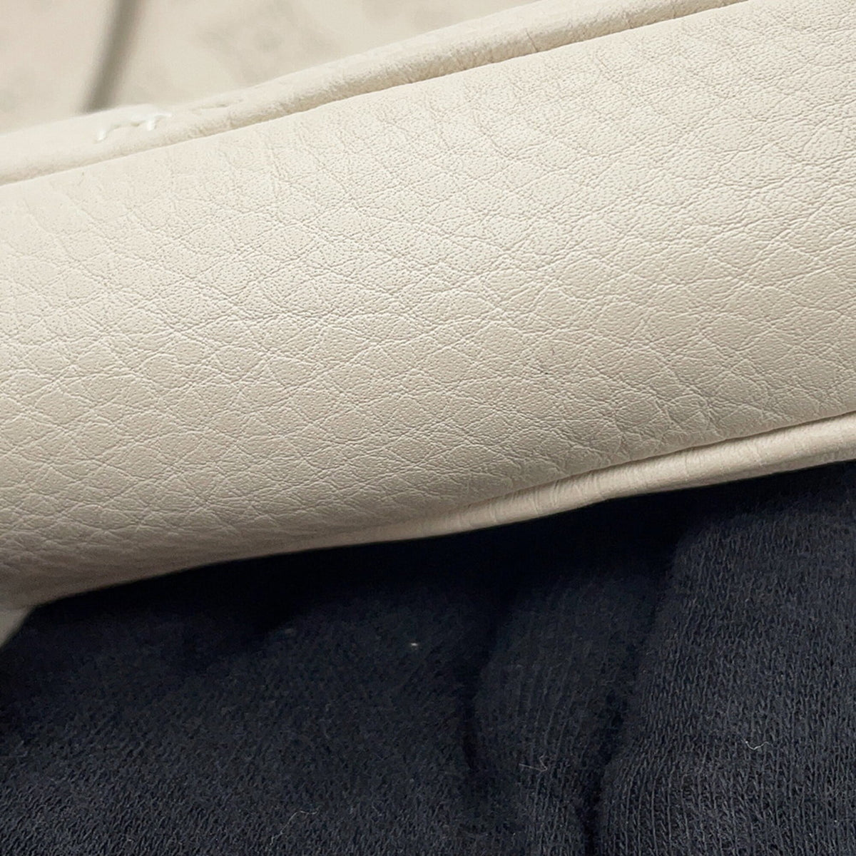 Louis Vuitton Cream Monogram Mahina Leather Handbag Shoulder Bag (Pre-Owned)