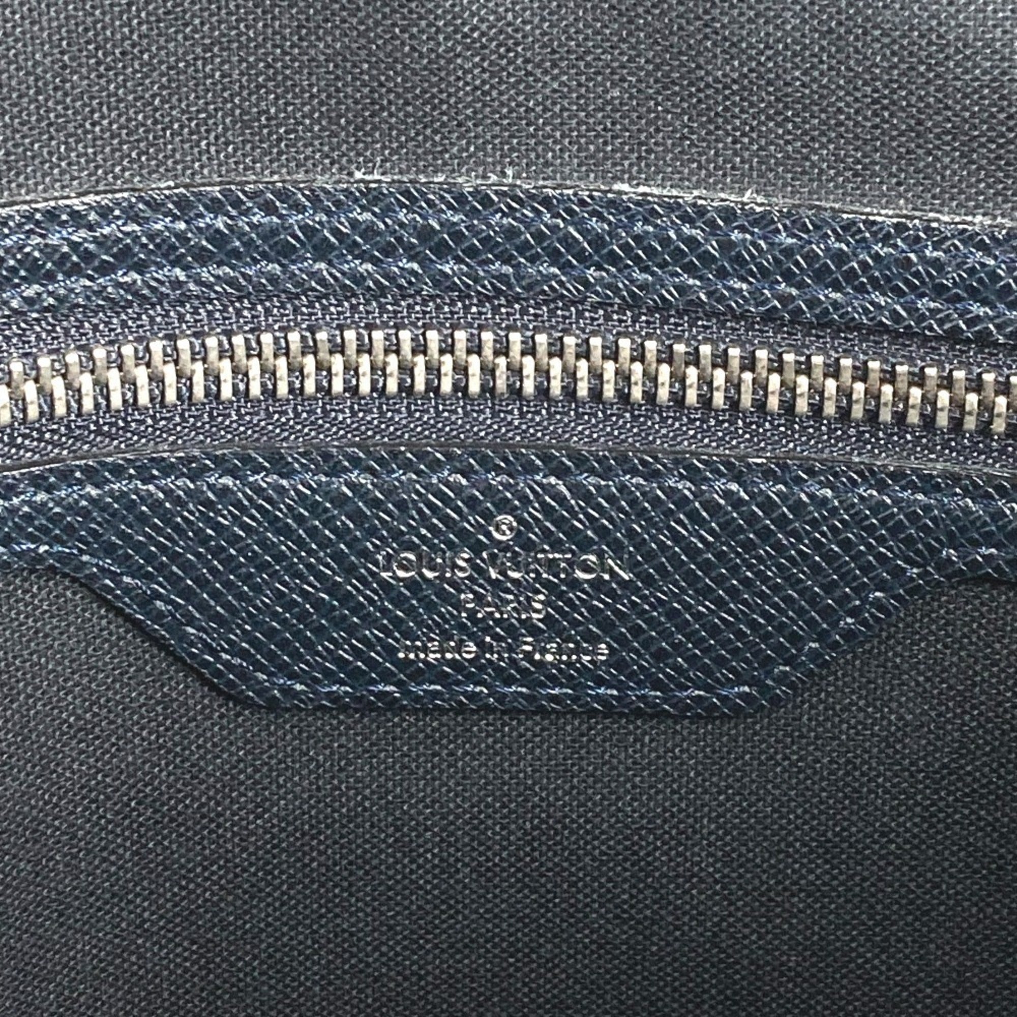 Louis Vuitton Boreal Galle Navy Taiga Leather Messenger Bag Shoulder Bag (Pre-Owned)