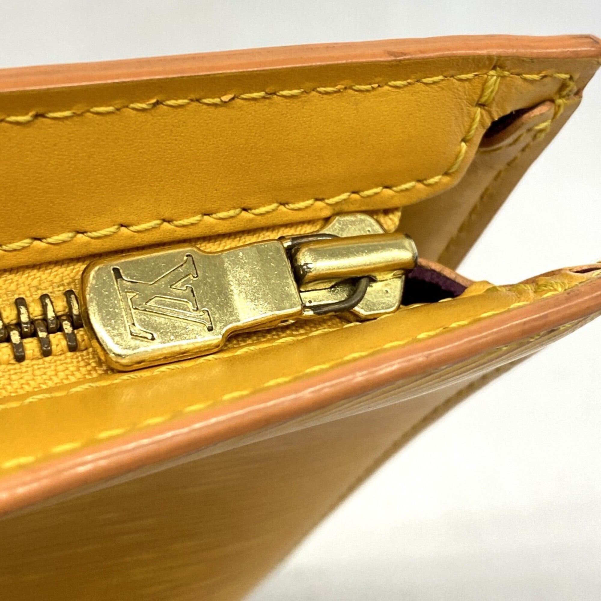 Louis Vuitton Jaune Handbag (Pre-Owned)