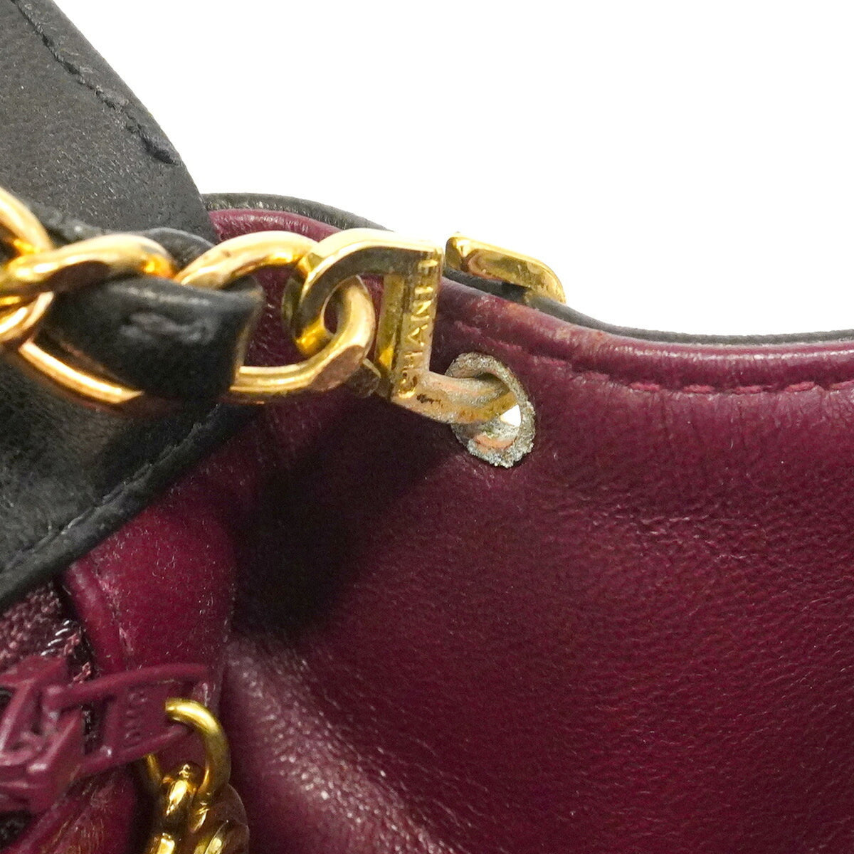 Chanel Black Leather Shoulder Bag (Pre-Owned)