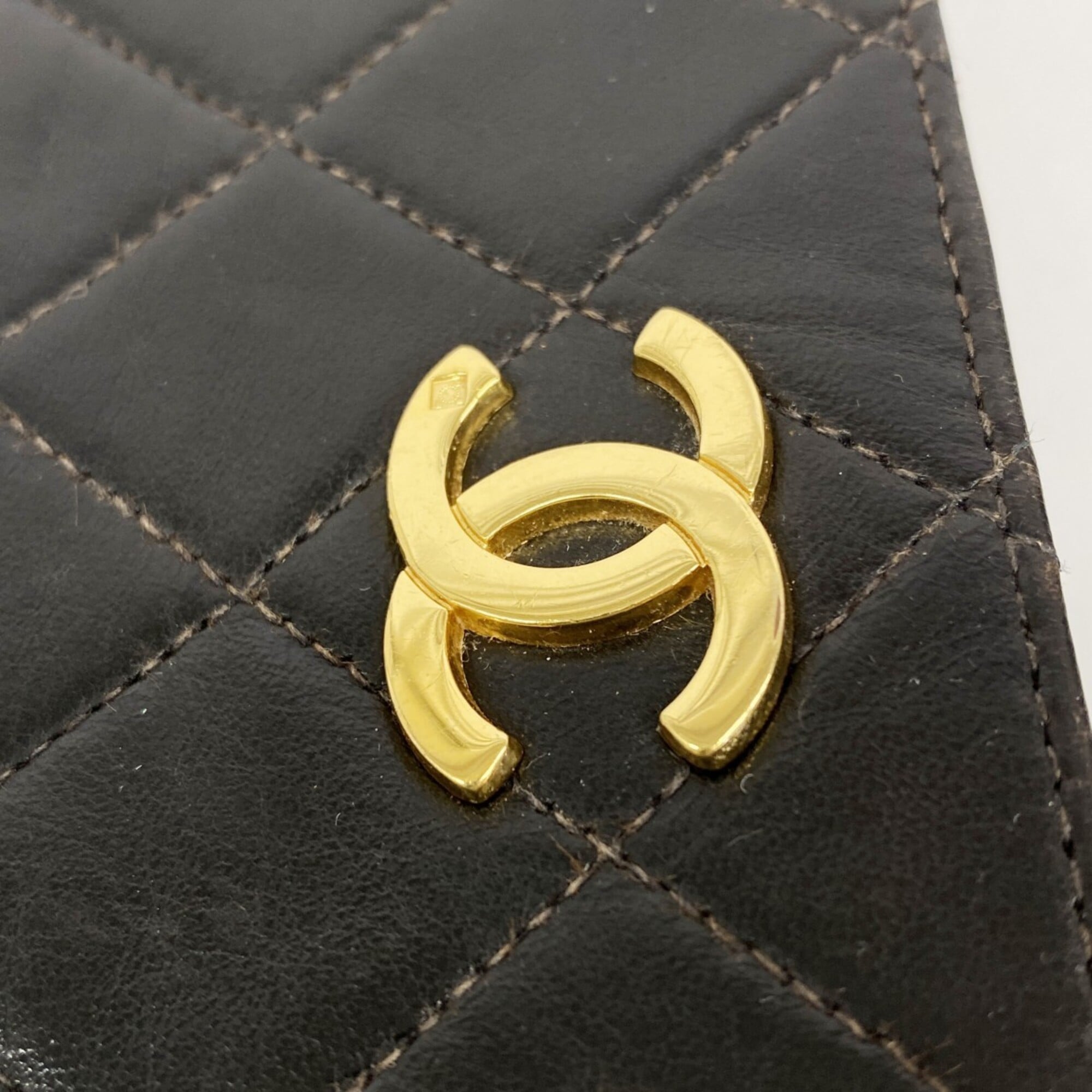 Chanel Black Leather Shoulder Bag (Pre-Owned)