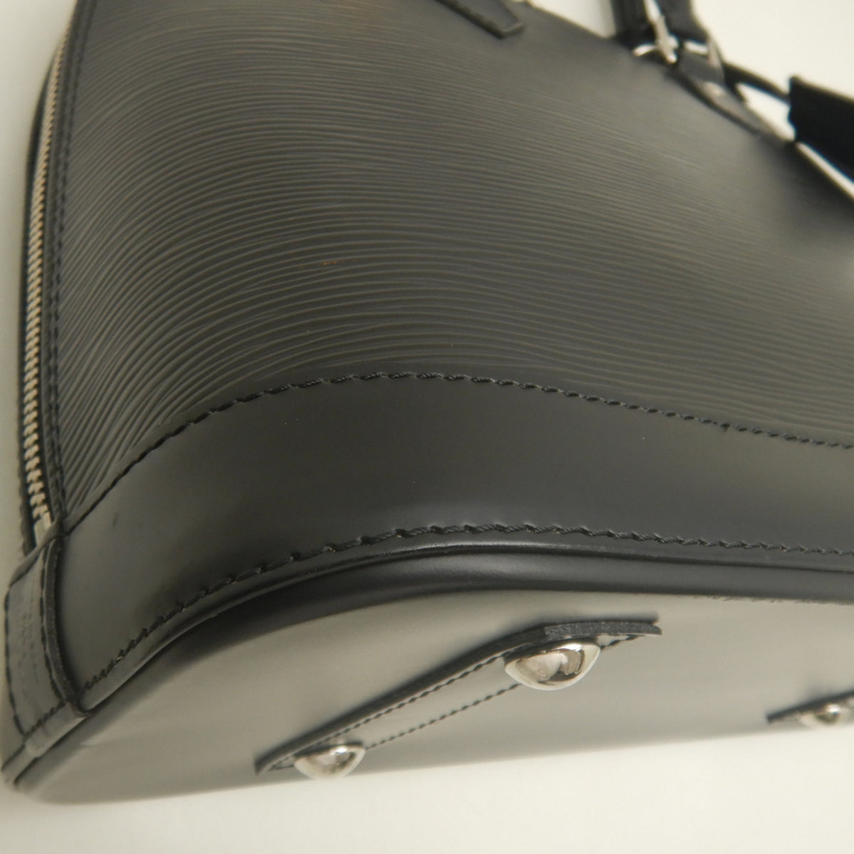 Louis Vuitton Noir Epi Leather Handbag (Pre-Owned)