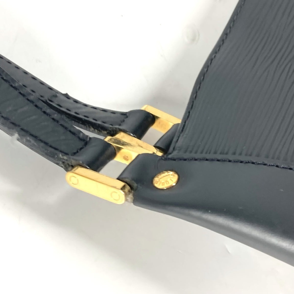Louis Vuitton Black Noir Epi Leather Shoulder Bag (Pre-Owned)