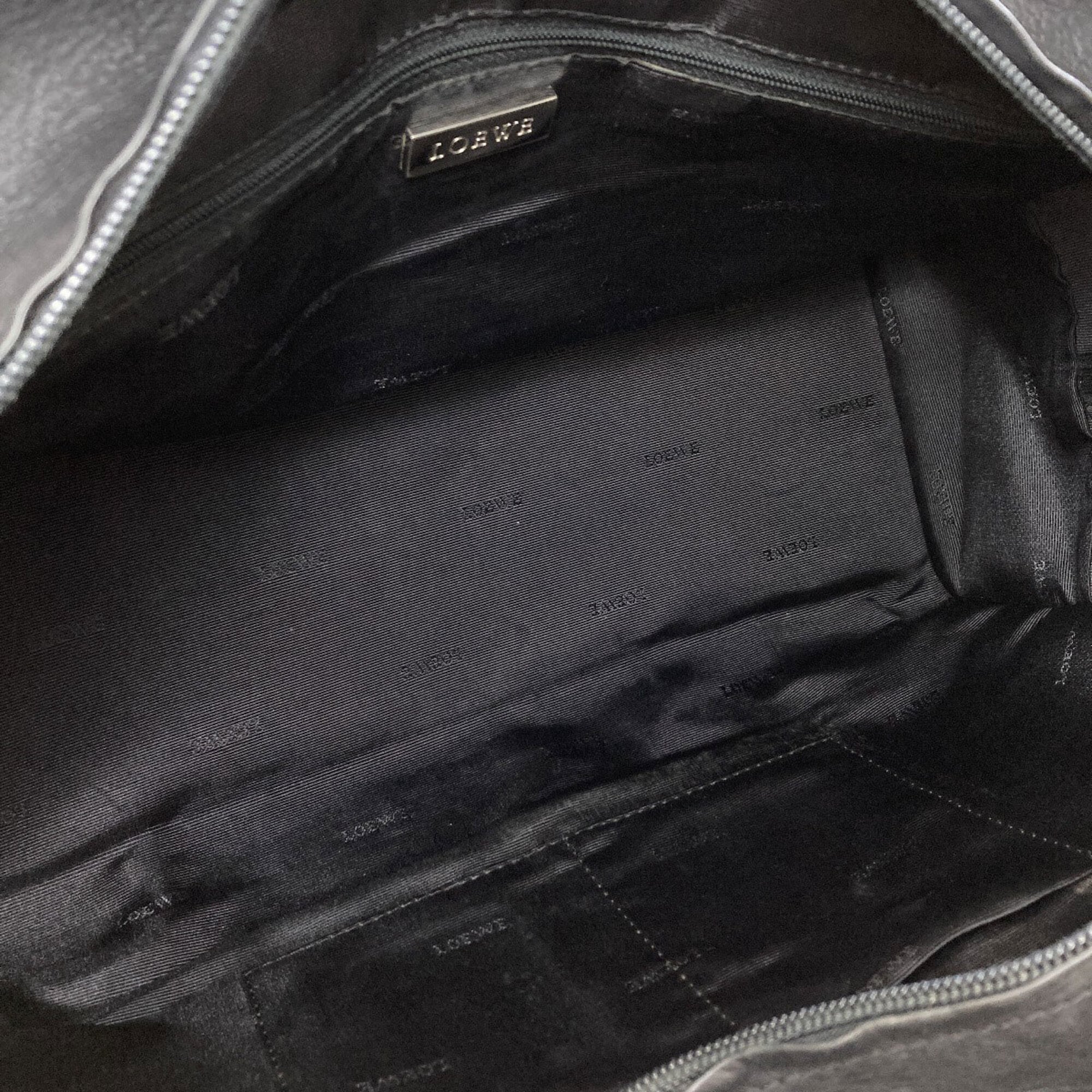 Loewe Black Leather Handbag (Pre-Owned)