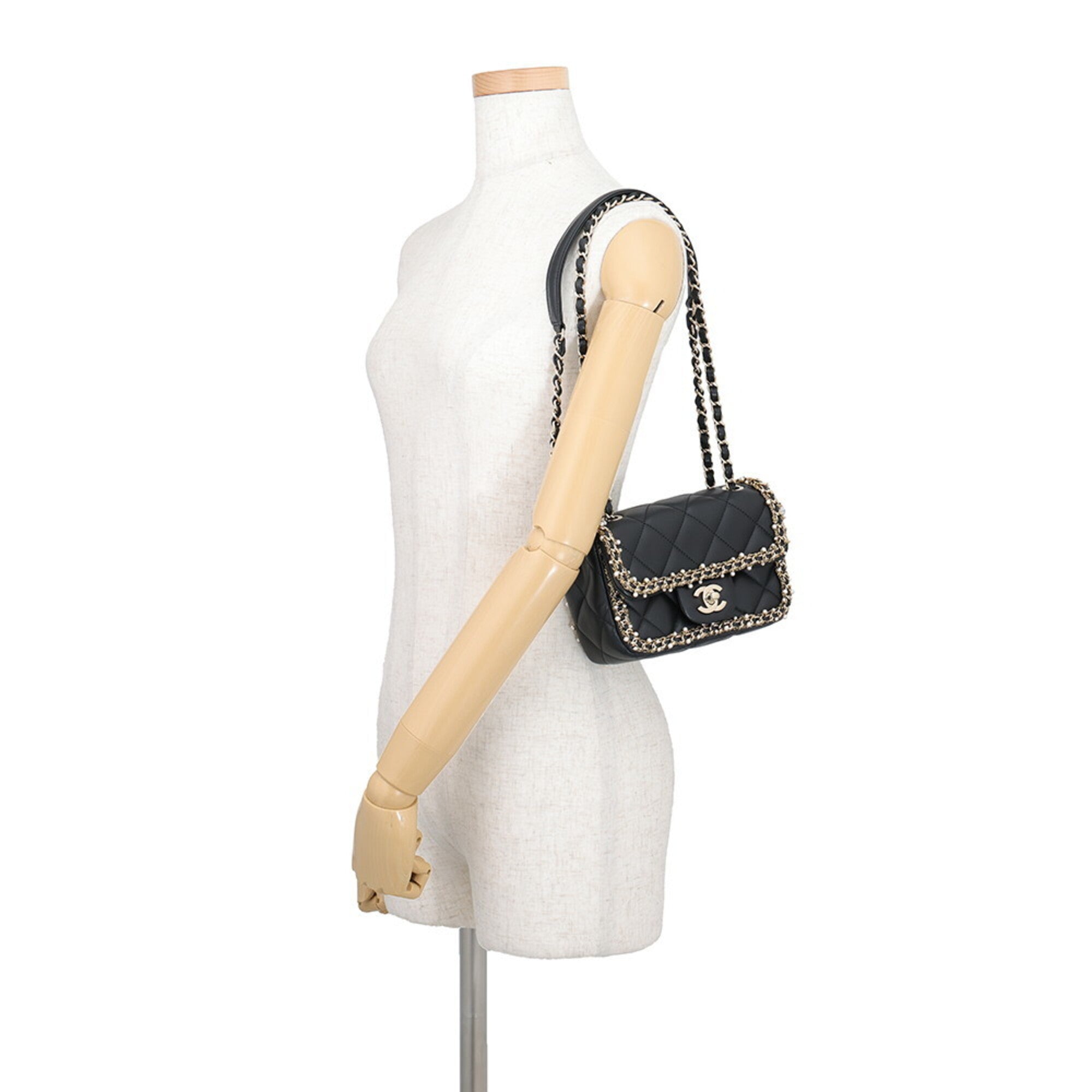 Chanel Matelasse Black Leather Handbag Shoulder Bag (Pre-Owned)