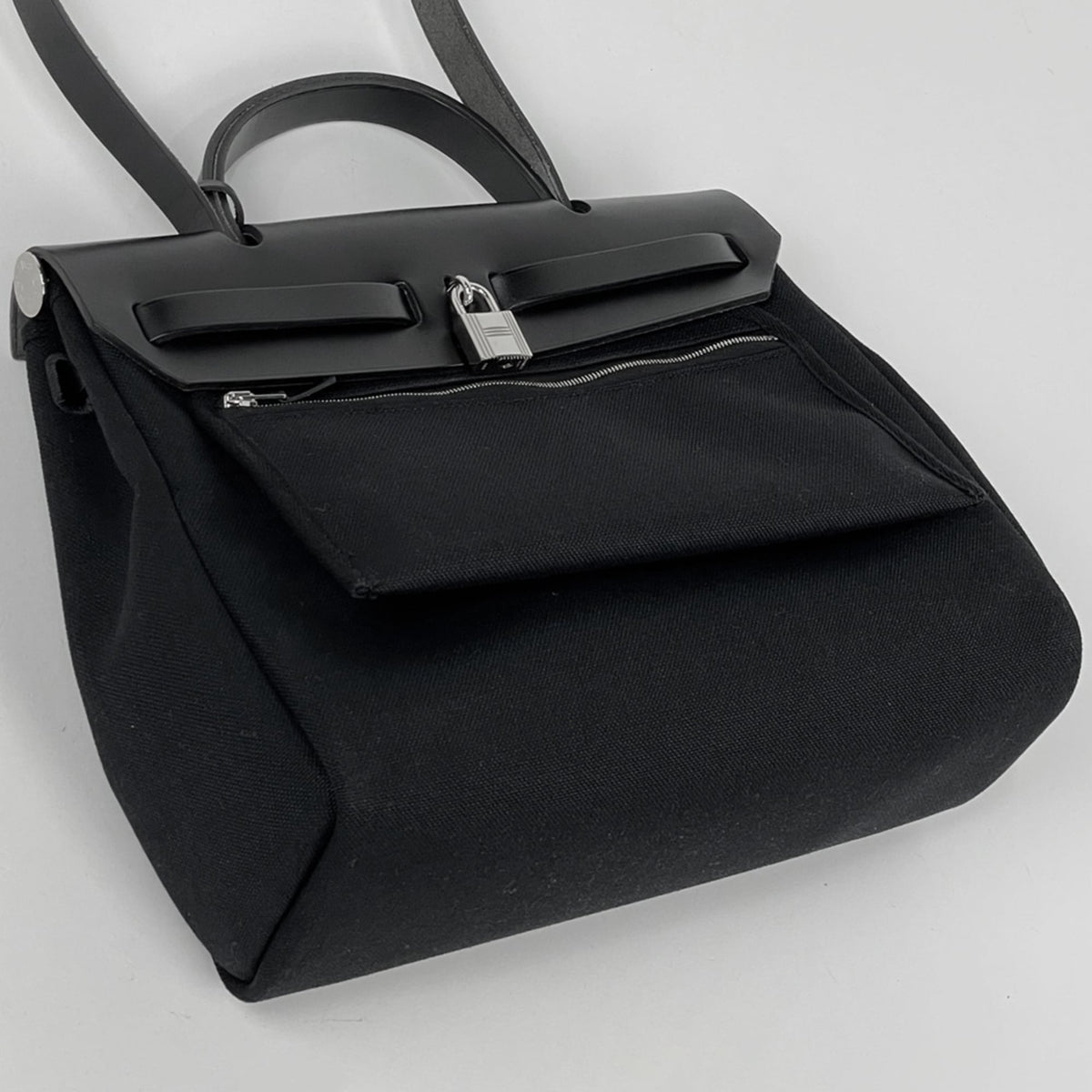 Hermes Her Bag Black Handbag (Pre-Owned)