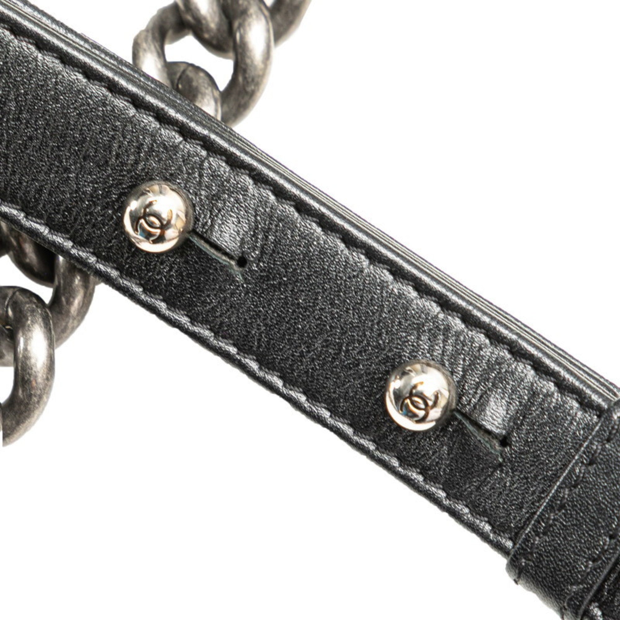 Chanel Black Leather Shoulder Bag (Pre-Owned)
