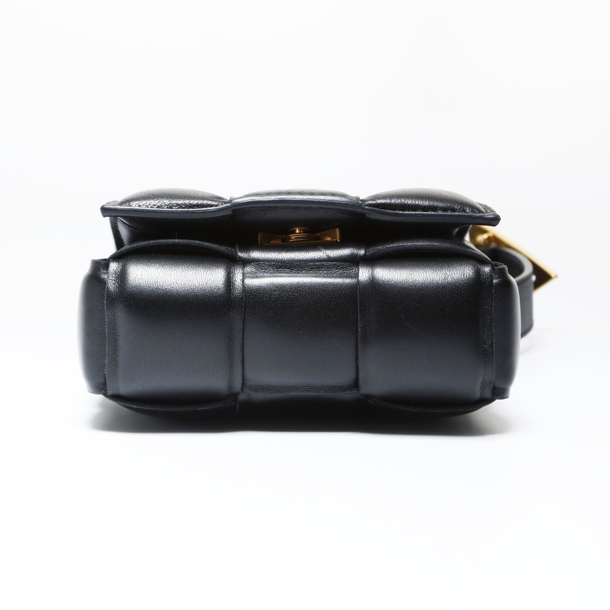 Bottega Veneta Black Shoulder Bag (Pre-Owned)