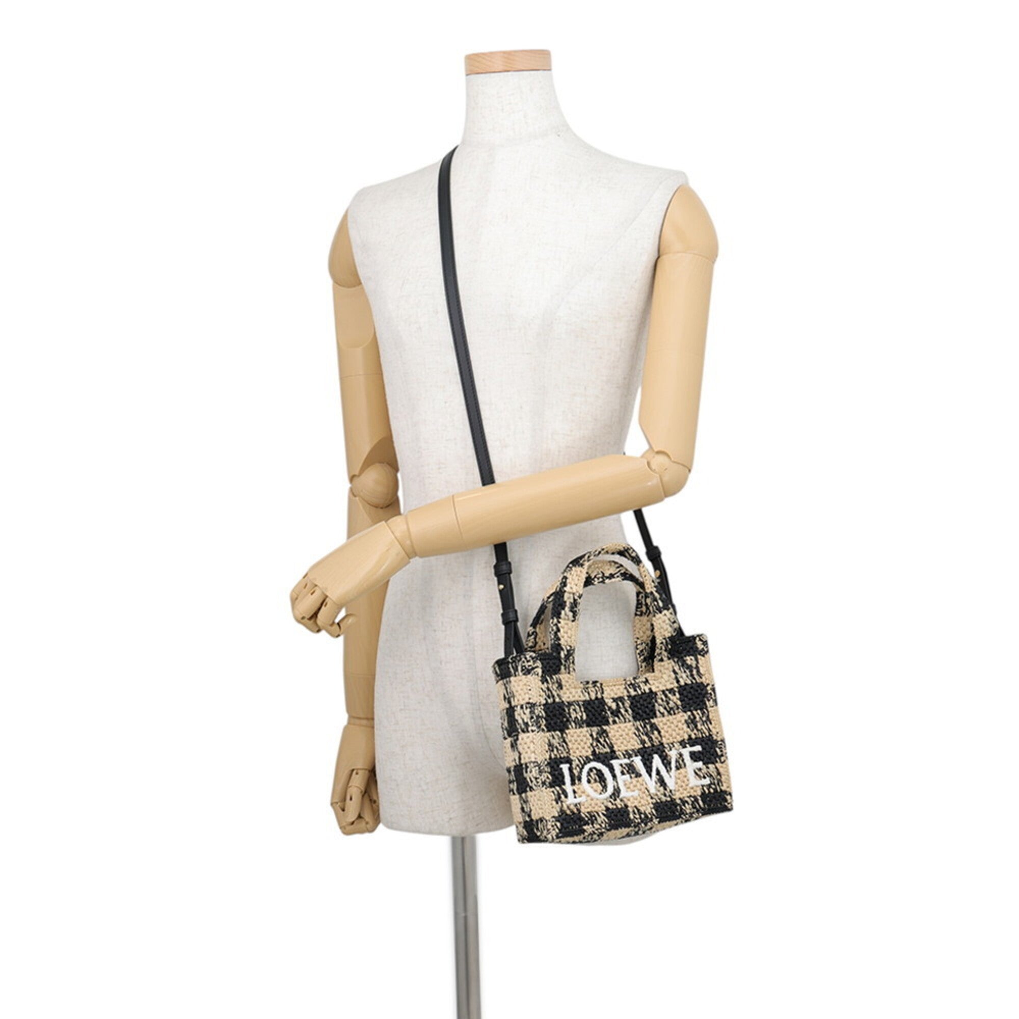 Loewe Black Raffia Leather Handbag (Pre-Owned)