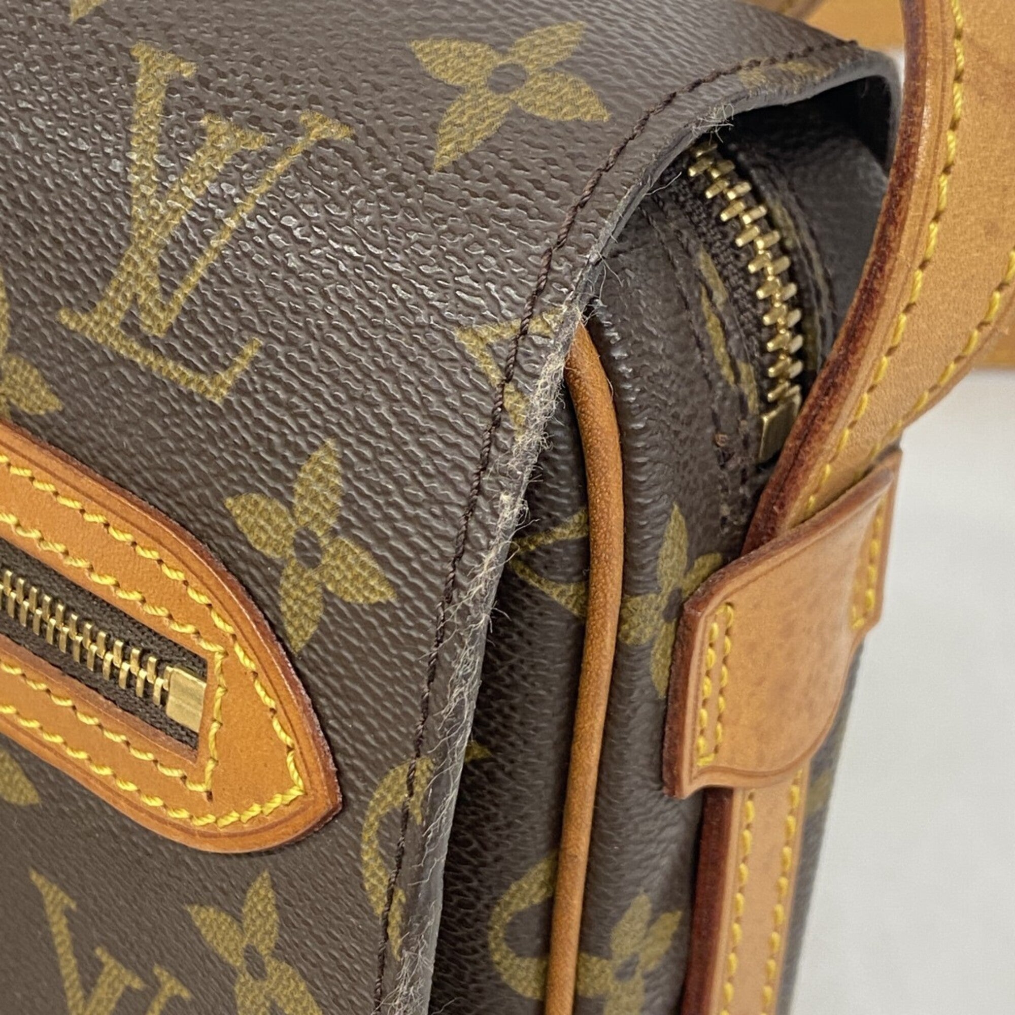 Louis Vuitton Brown Shoulder Bag (Pre-Owned)