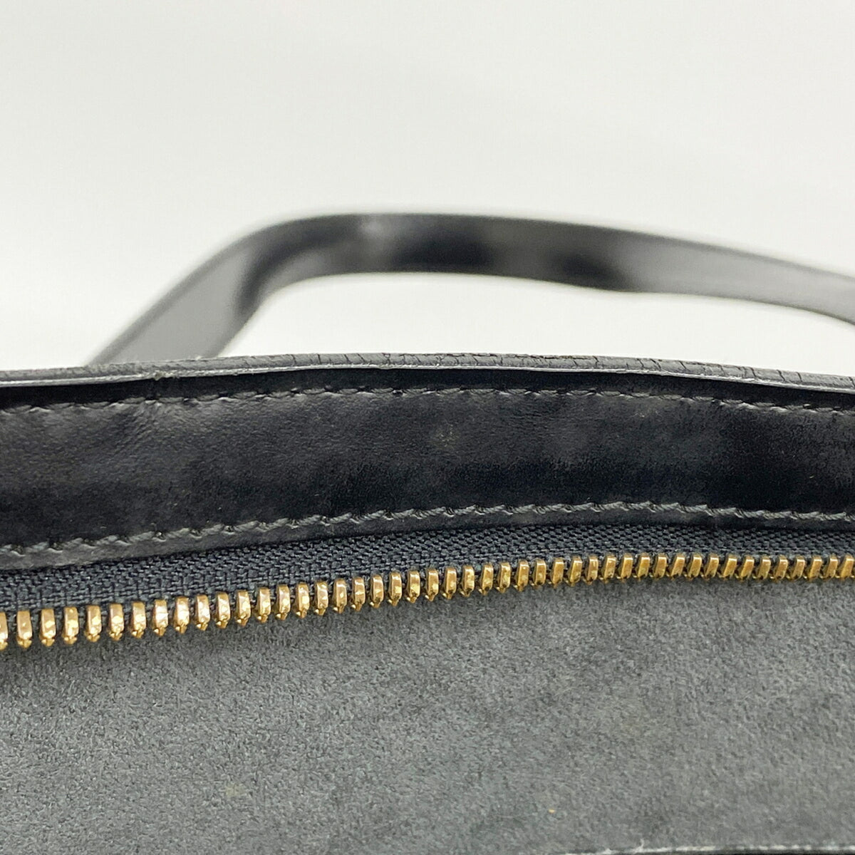 Louis Vuitton Noir Shoulder Bag (Pre-Owned)
