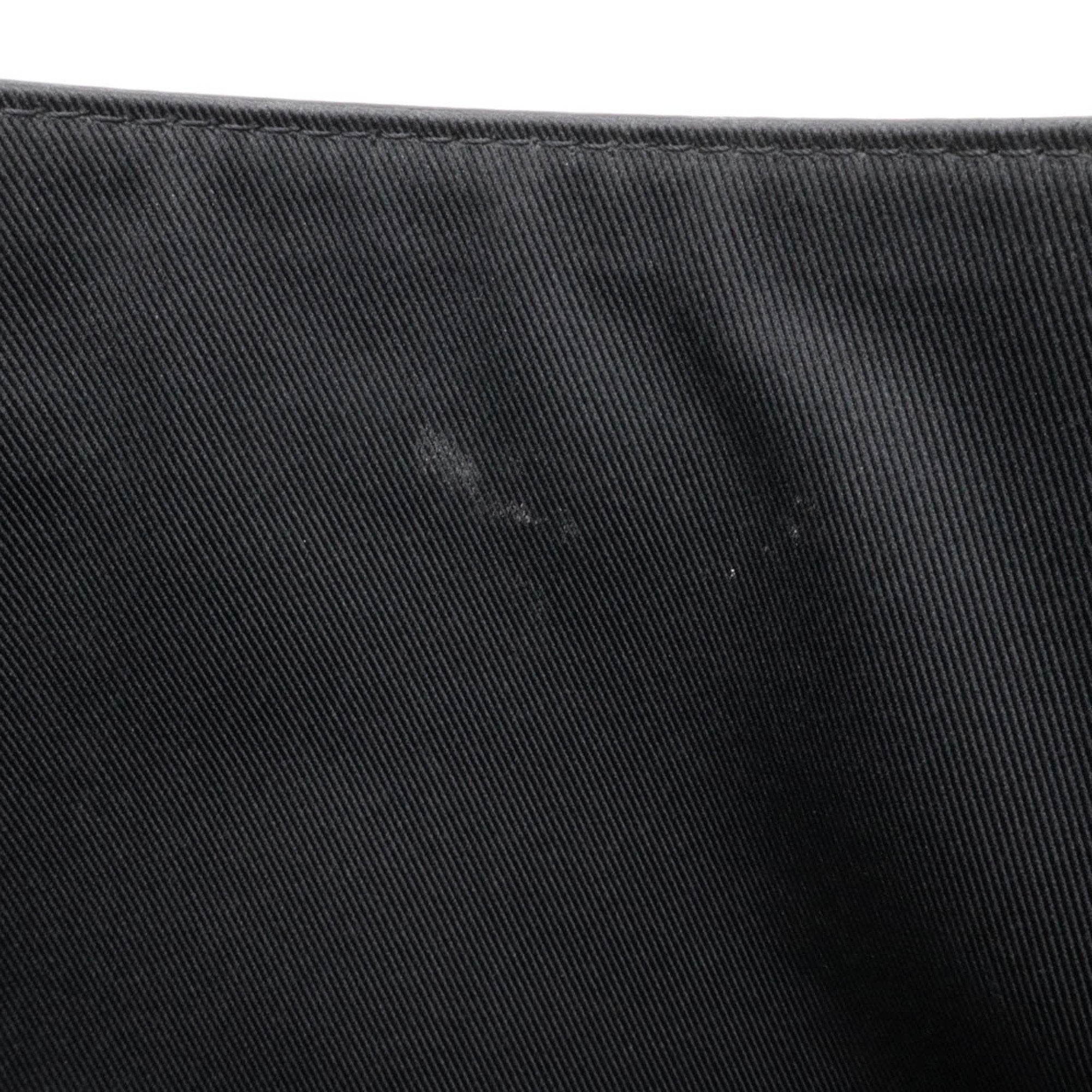 Louis Vuitton Noir Taiga Leather Shoulder Bag (Pre-Owned)