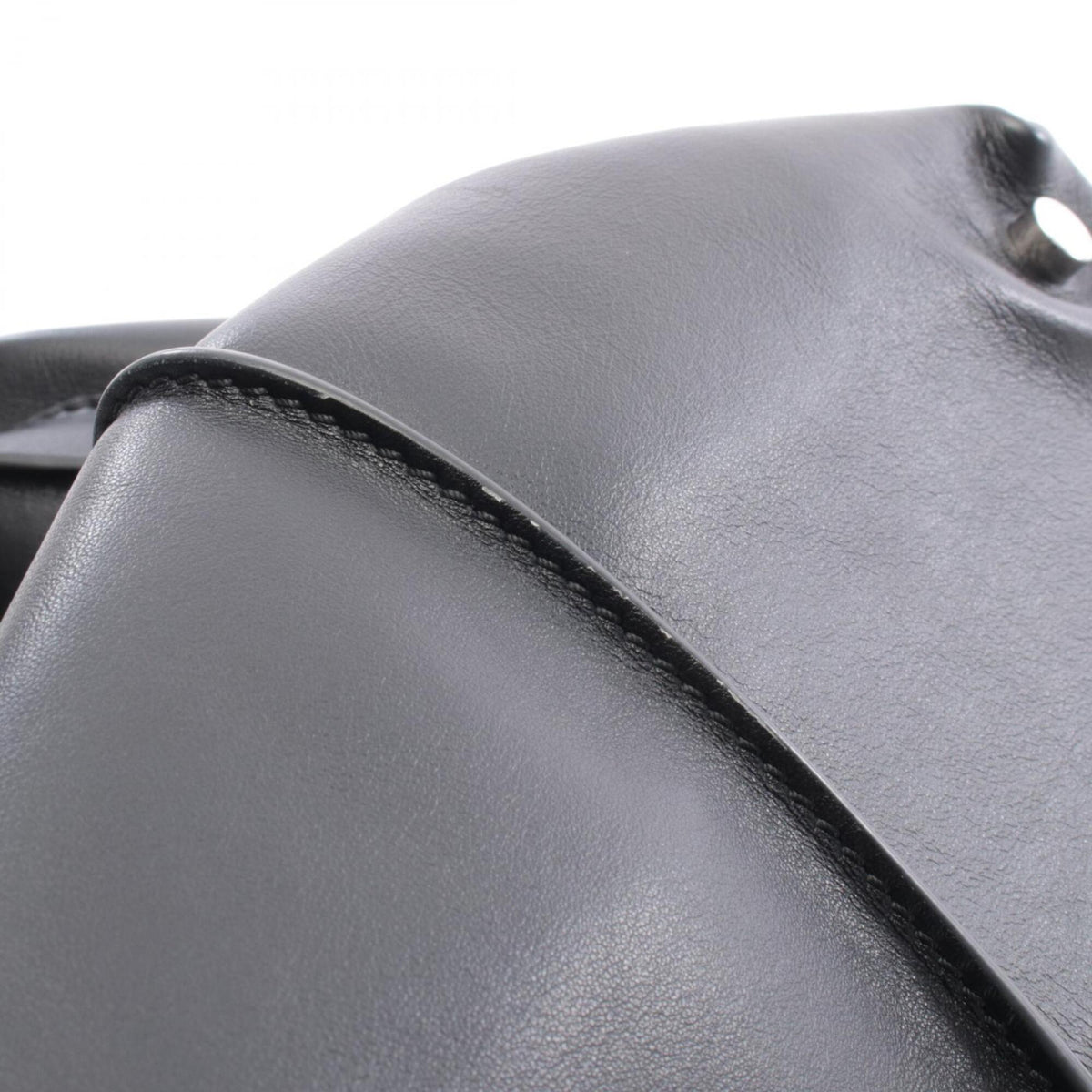 Tod's Black Leather Handbag (Pre-Owned)