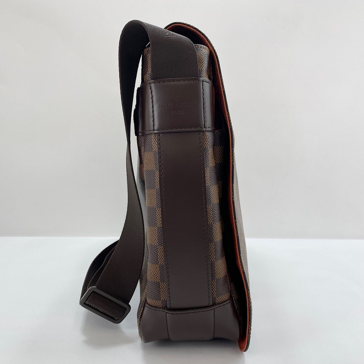 Louis Vuitton Brown Shoulder Bag (Pre-Owned)