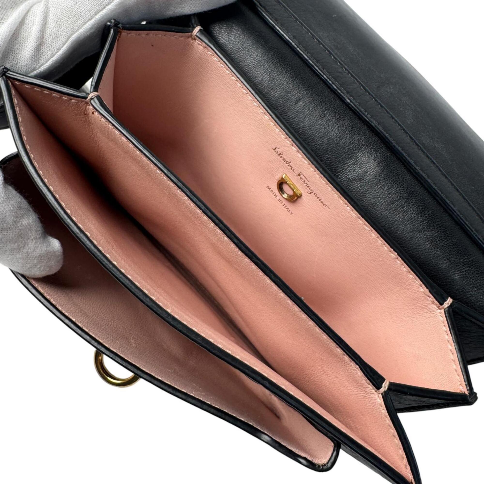 Salvatore Ferragamo Black Leather Shoulder Bag (Pre-Owned)