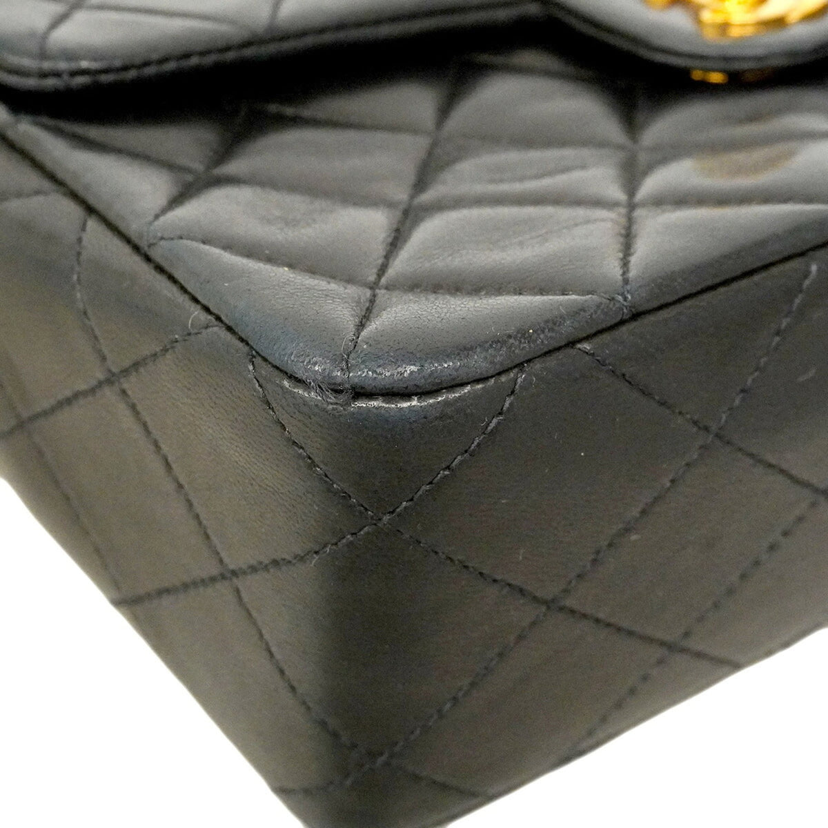 Chanel Black Leather Shoulder Bag (Pre-Owned)