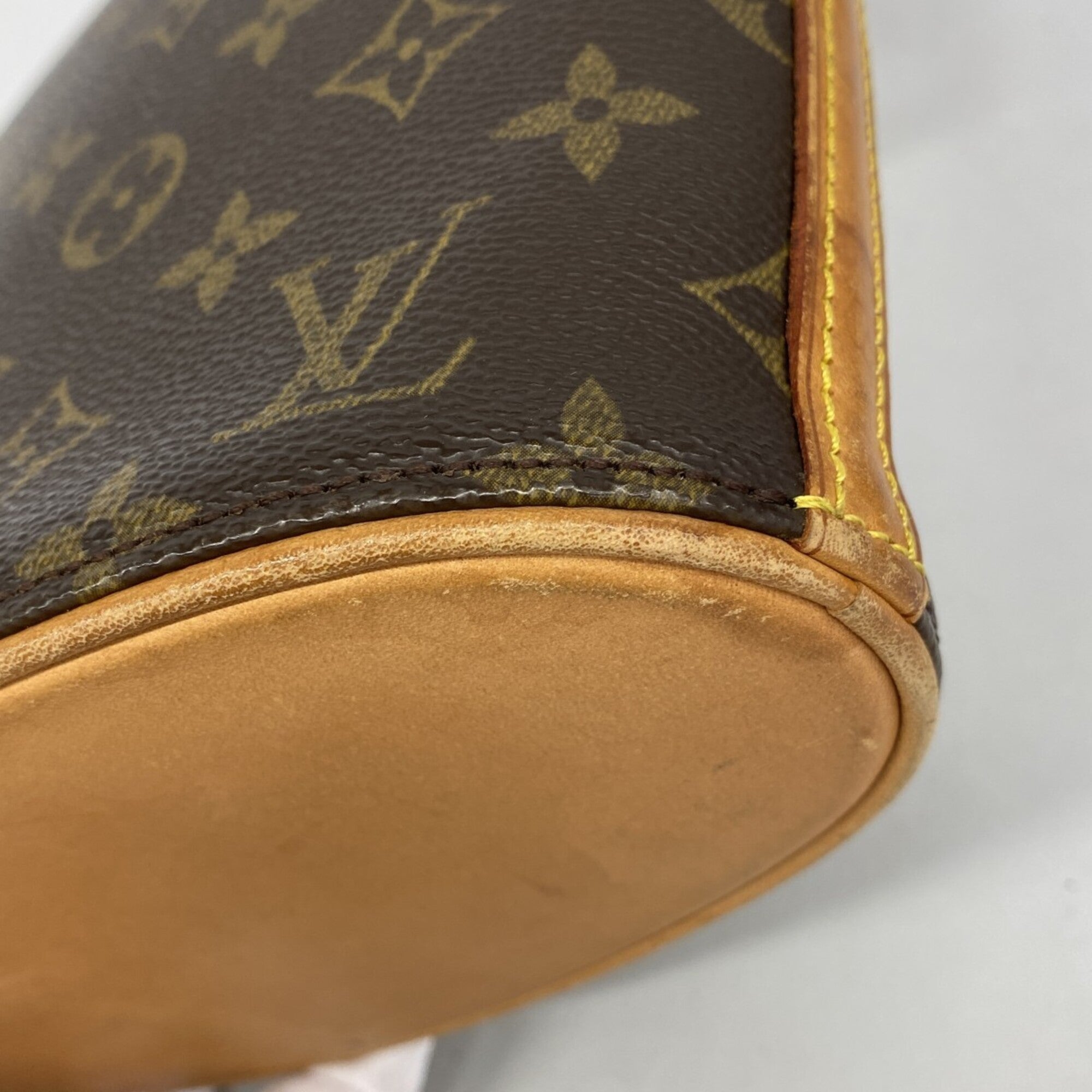 Louis Vuitton Brown Shoulder Bag (Pre-Owned)