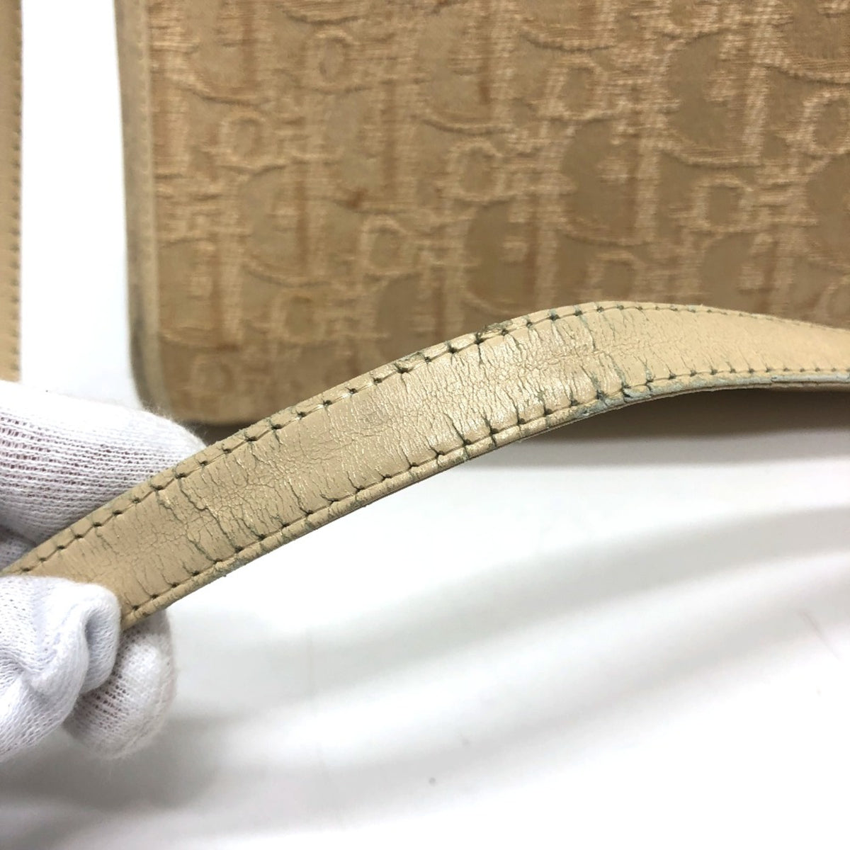Christian Dior Beige Cloth Shoulder Bag (Pre-Owned)