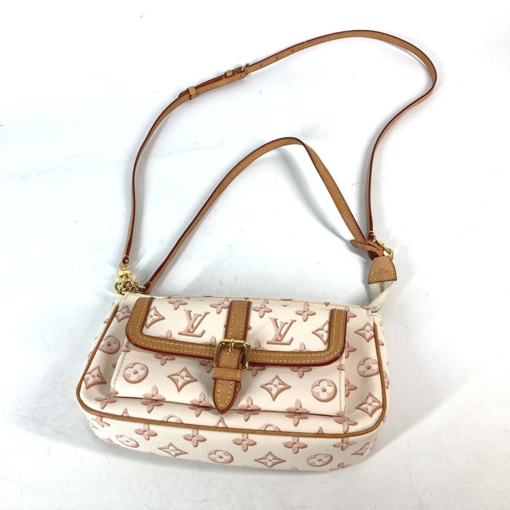 Louis Vuitton Beige Monogram Pochette Shoulder Bag (Pre-Owned)