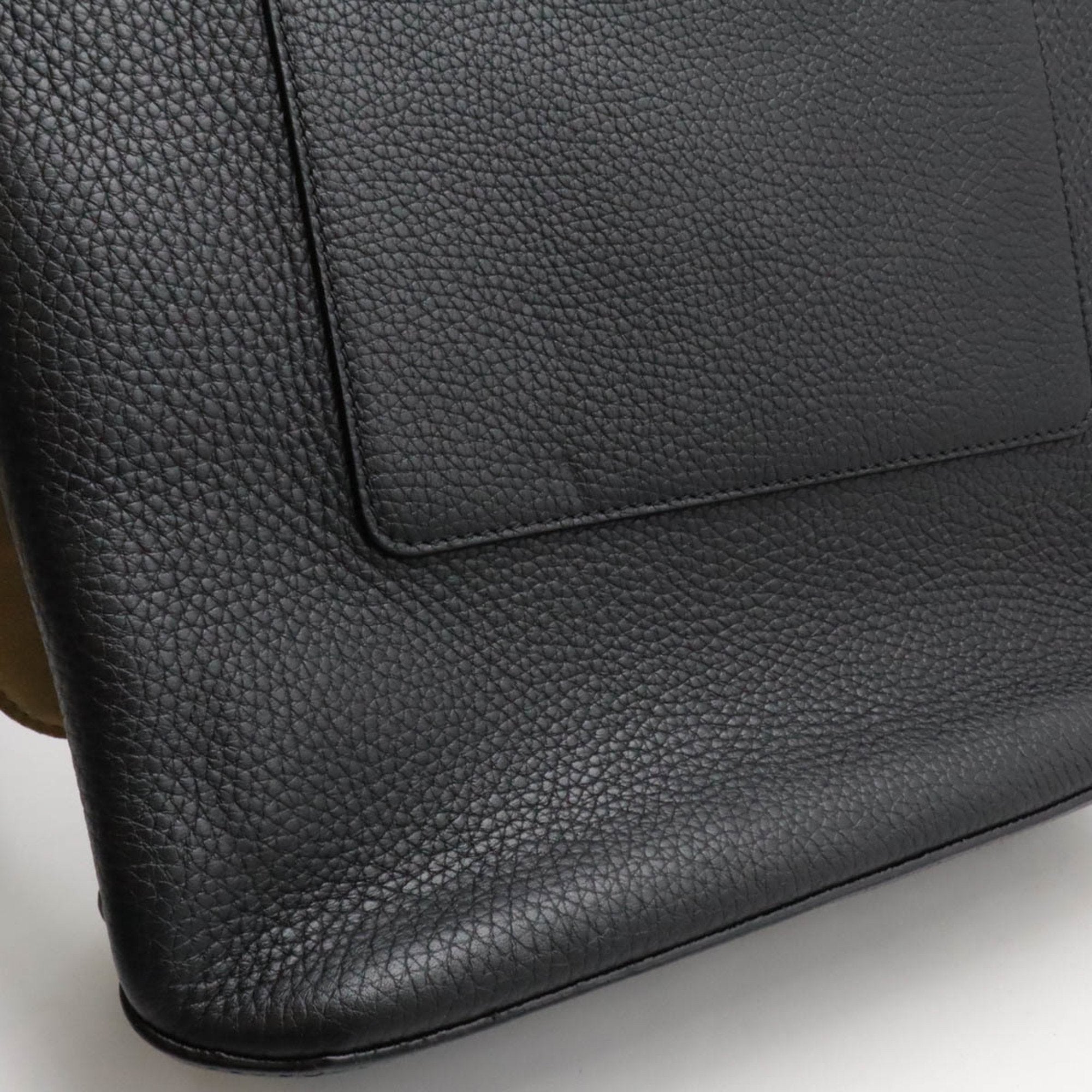 Louis Vuitton Noir Leather Handbag Shoulder Bag (Pre-Owned)