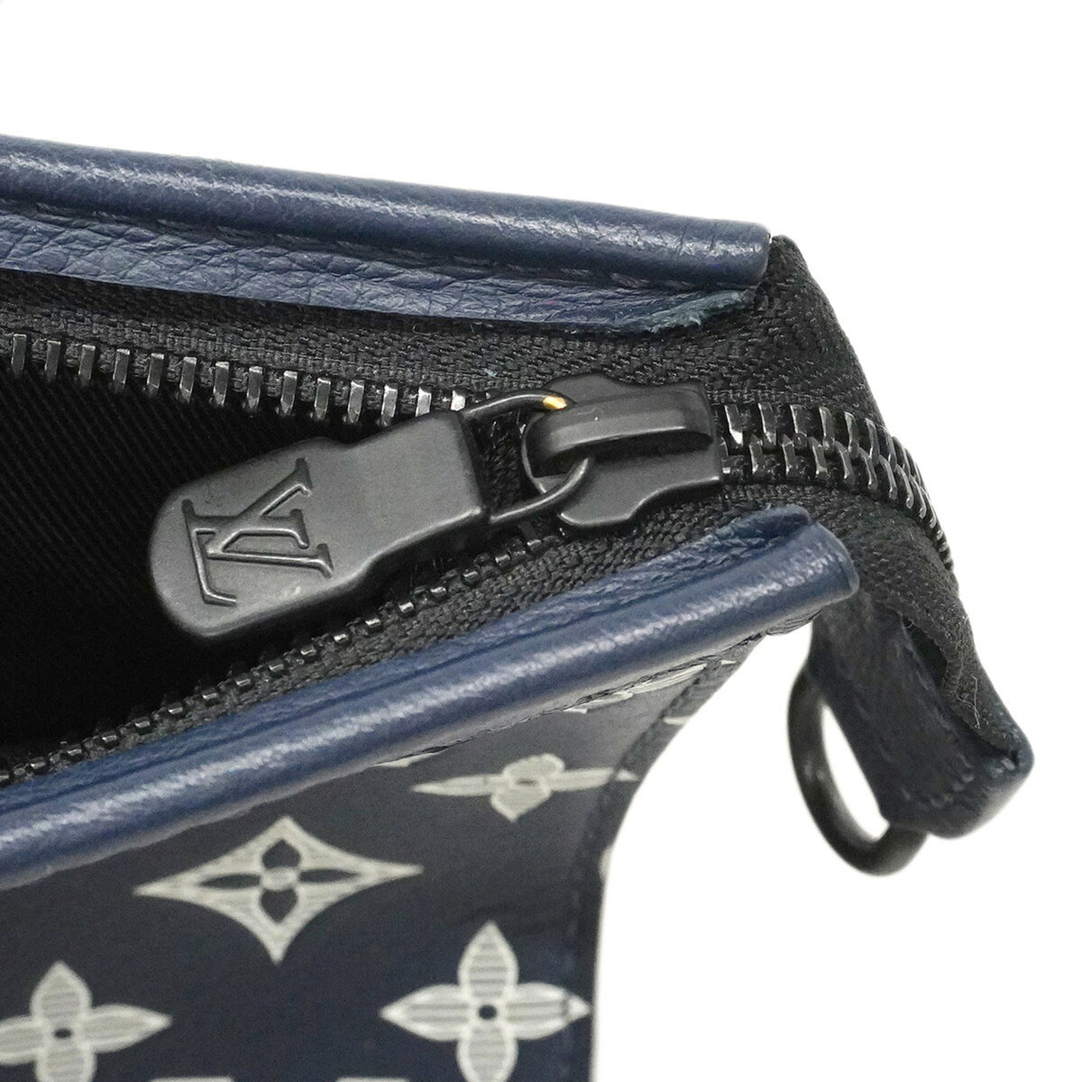Louis Vuitton Navy Shoulder Bag (Pre-Owned)