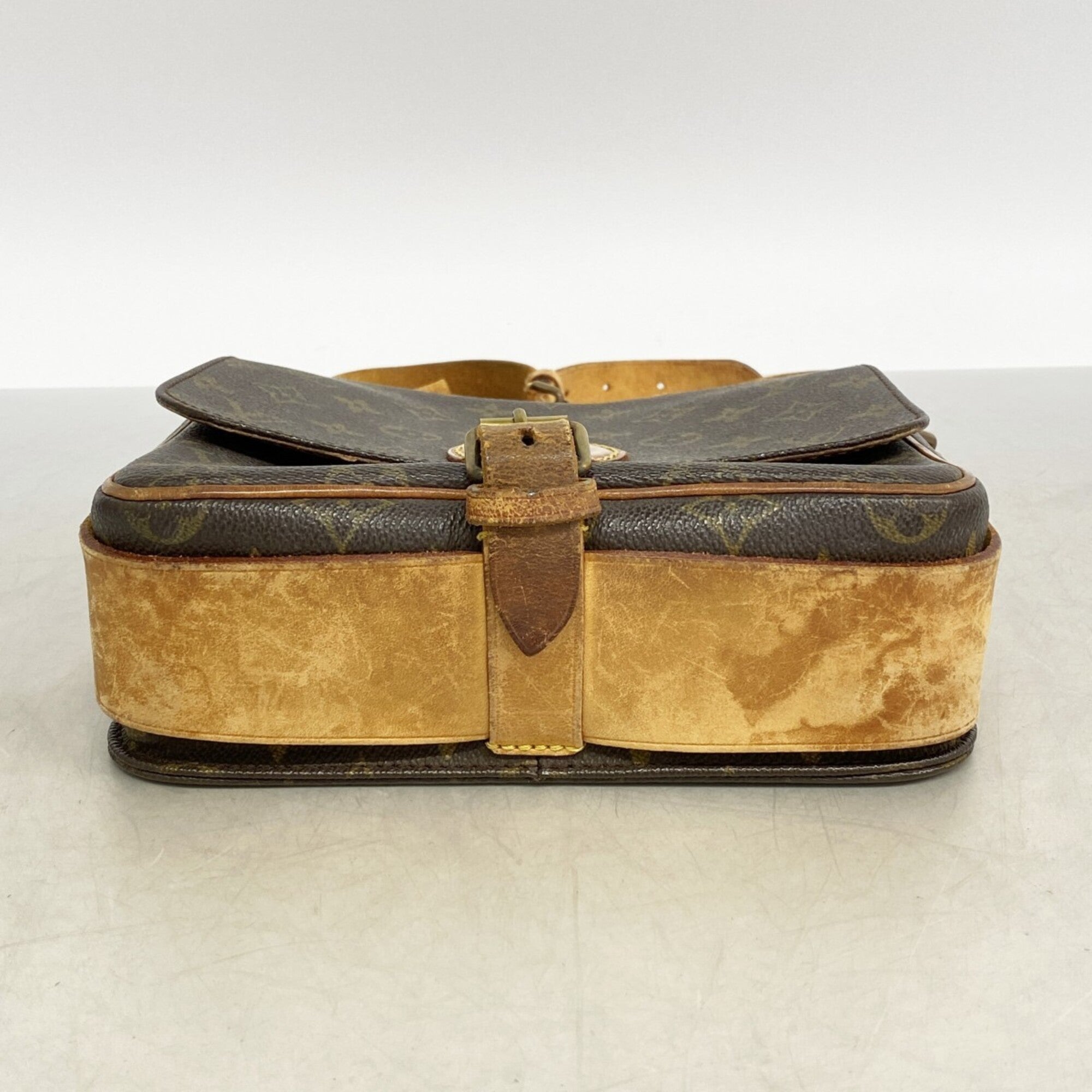 Louis Vuitton Brown Shoulder Bag (Pre-Owned)