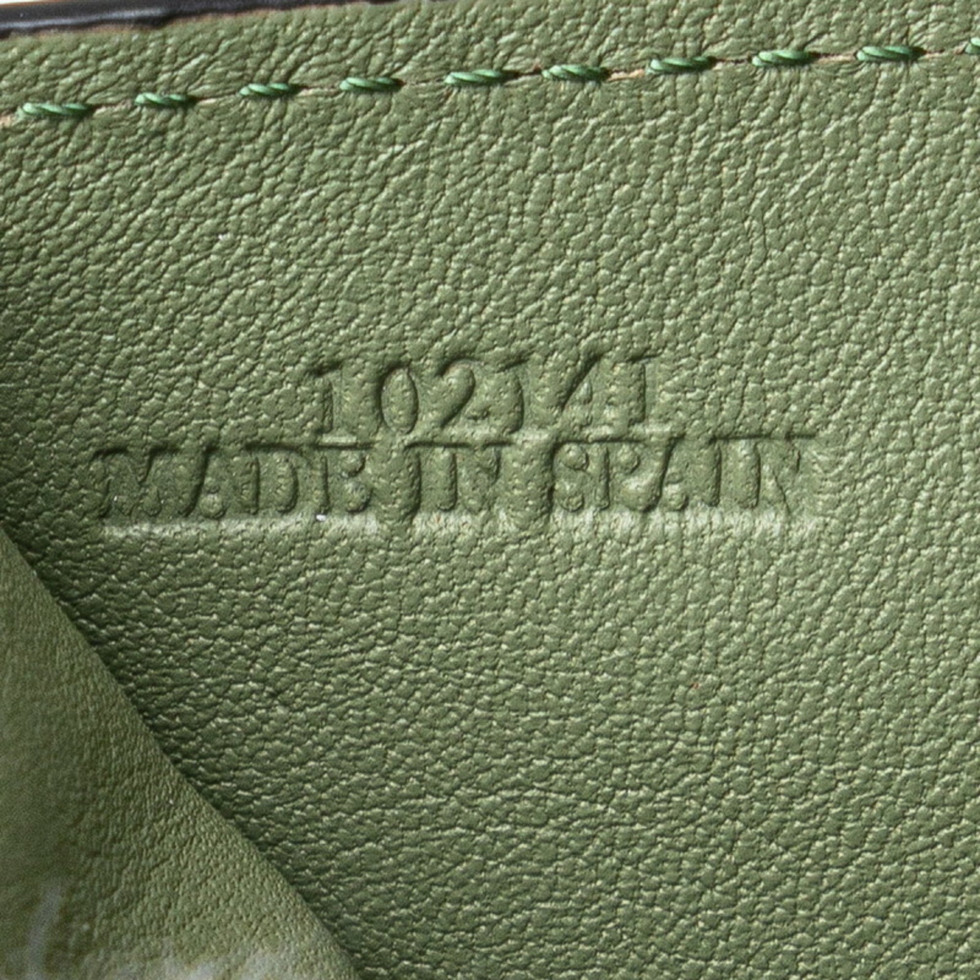 Loewe Green Leather Wallet (Tri-Fold) (Pre-Owned)