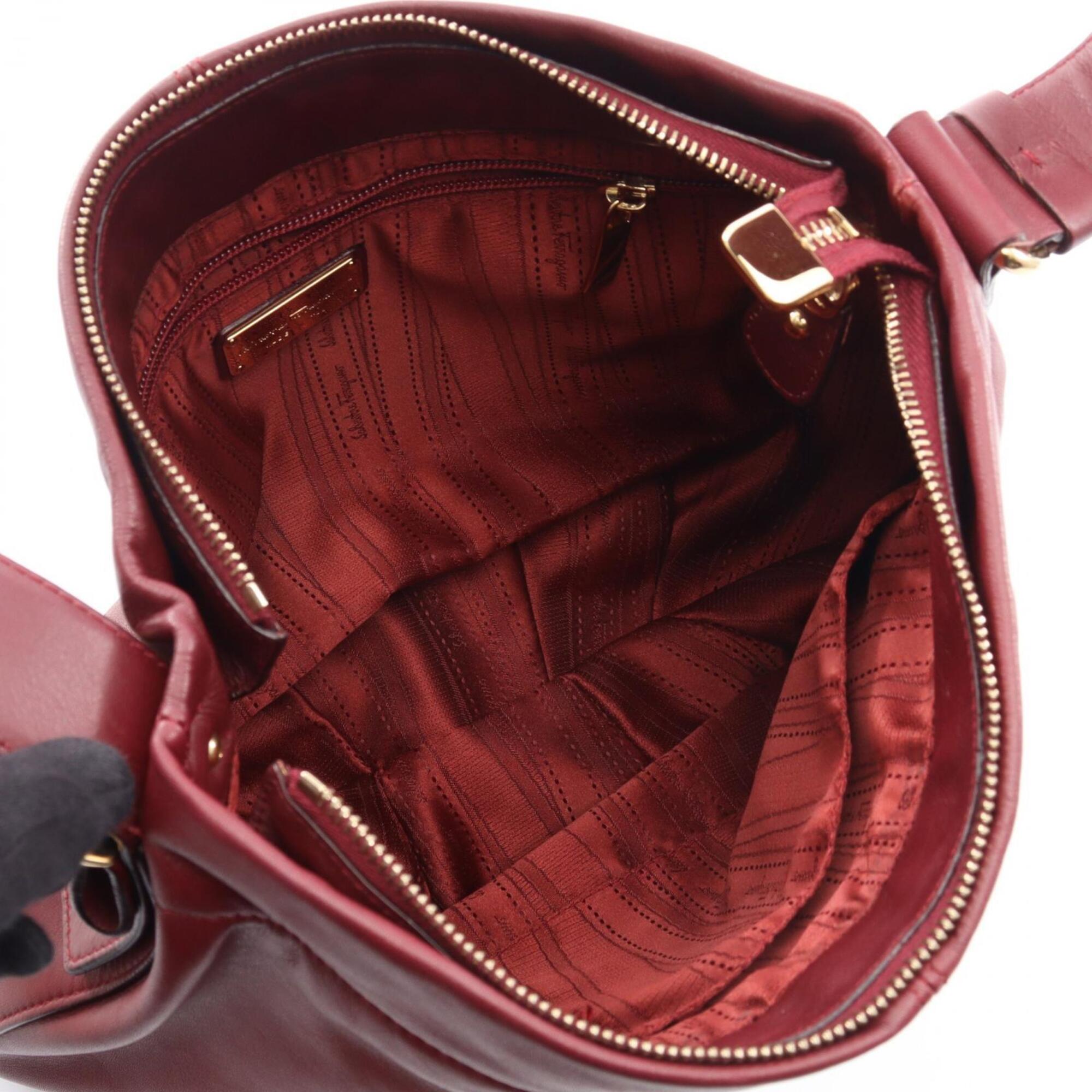 Salvatore Ferragamo Bordeaux Leather Handbag Shoulder Bag (Pre-Owned)