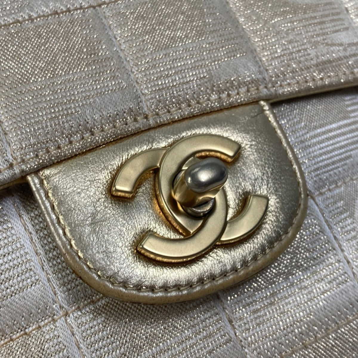 Chanel Beige Cloth Shoulder Bag (Pre-Owned)