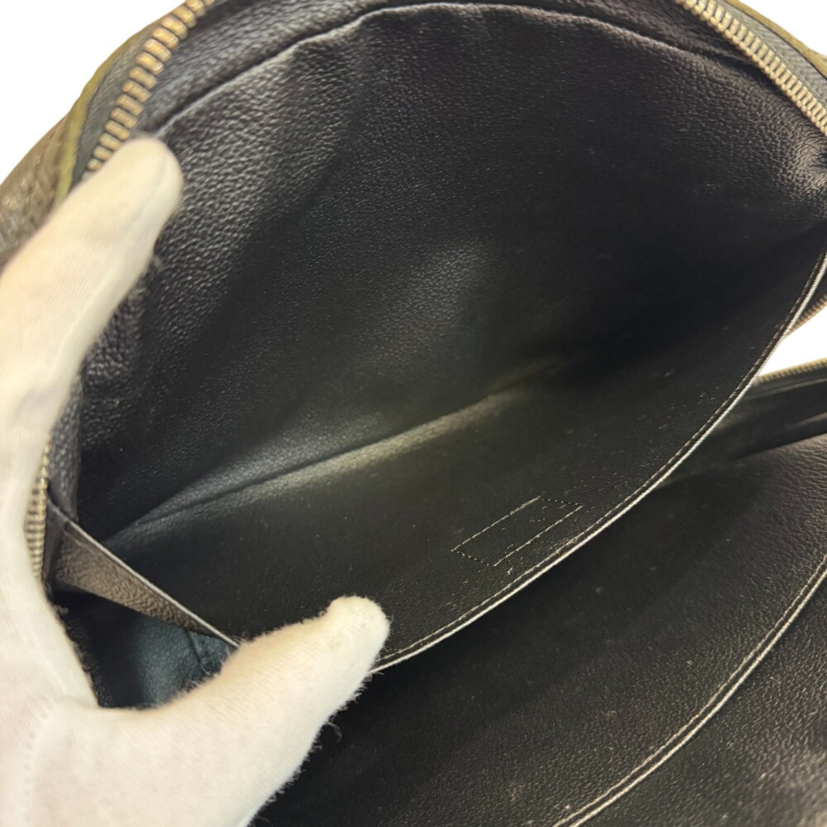 Louis Vuitton Black Leather Clutch Bag (Pre-Owned)