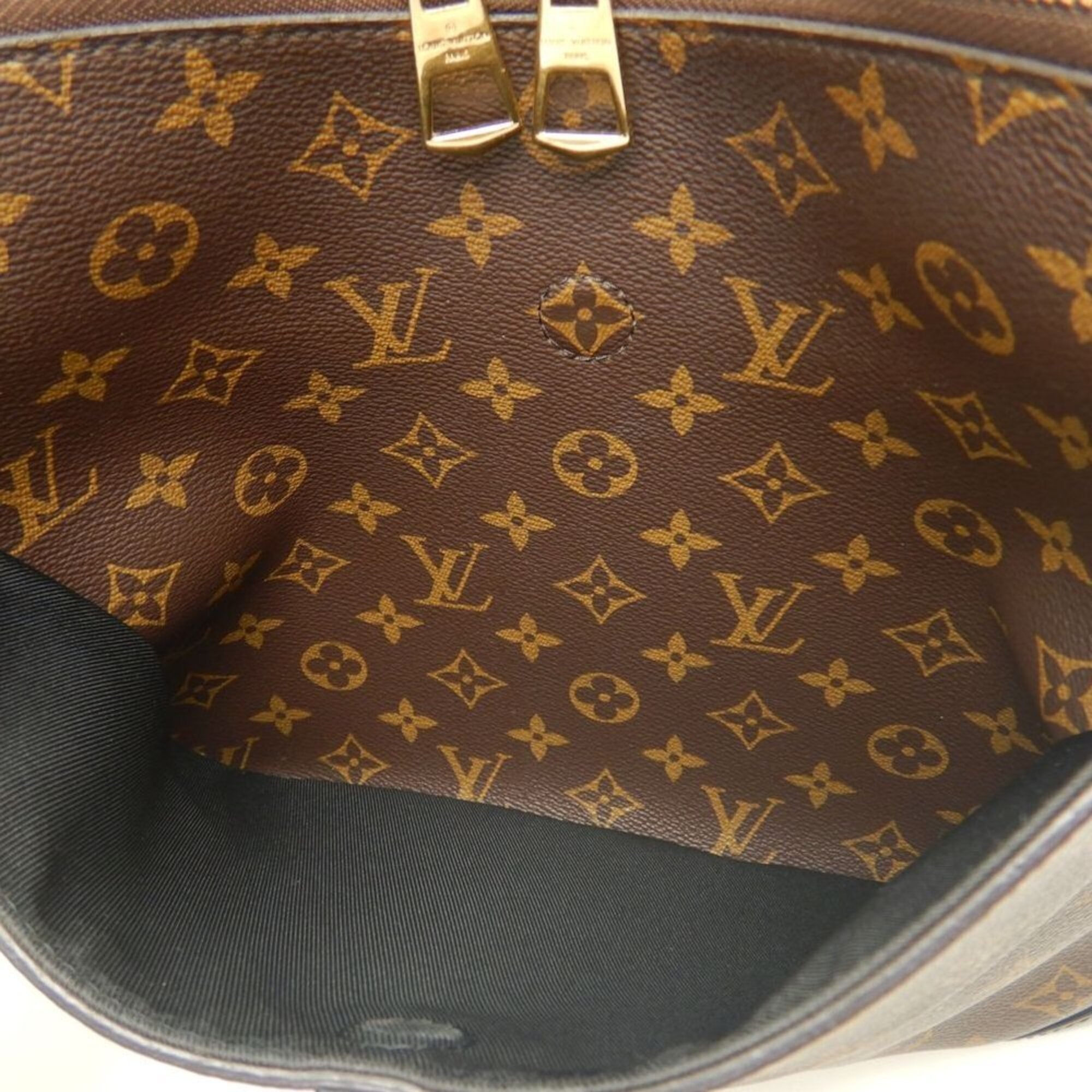 Louis Vuitton Brown Monogram Canvas Shoulder Bag (Pre-Owned)