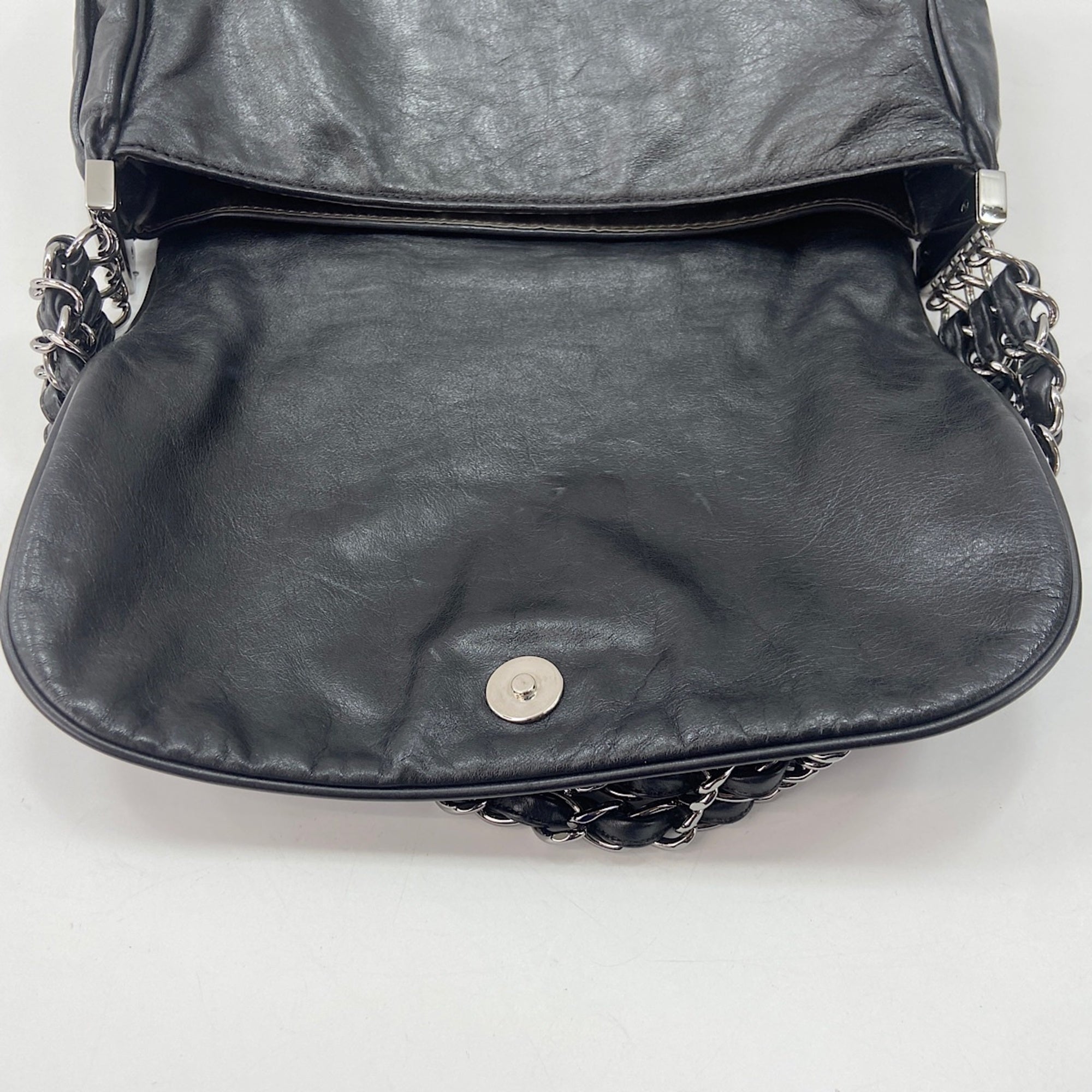 Chanel Black Shoulder Bag (Pre-Owned)