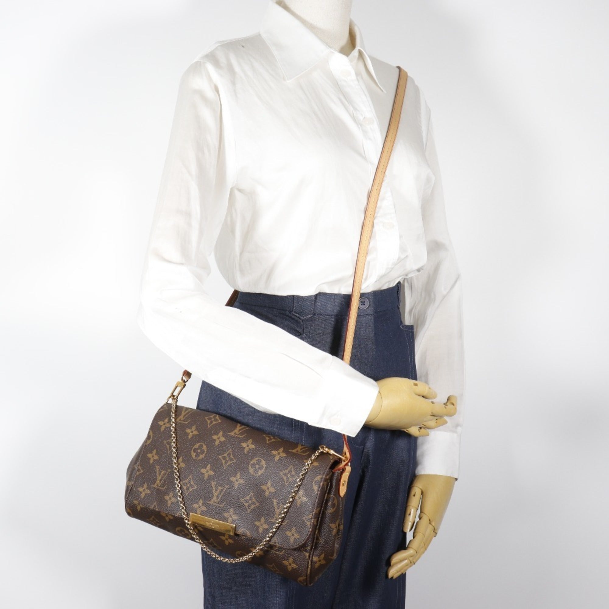 Louis Vuitton Brown Monogram Shoulder Bag (Pre-Owned)