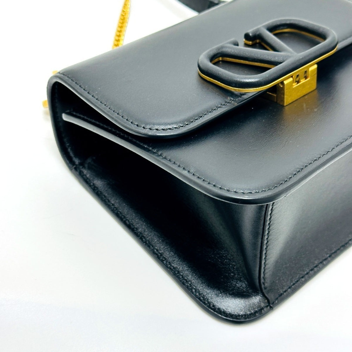 Valentino Black Leather Shoulder Bag (Pre-Owned)