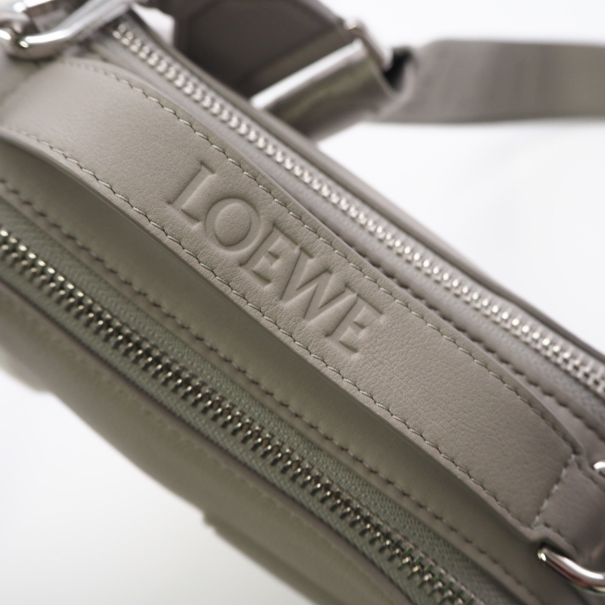 Loewe Gray Leather Shoulder Bag (Pre-Owned)