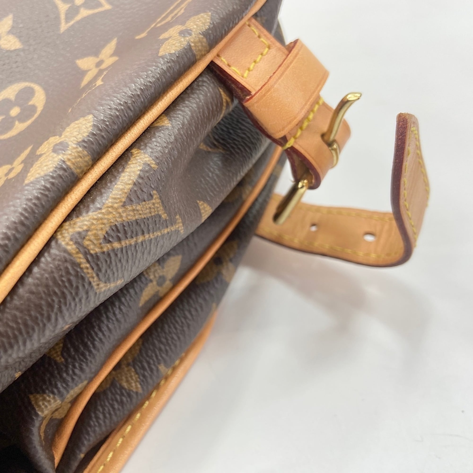 Louis Vuitton Brown Monogram Monogram Shoulder Bag (Pre-Owned)