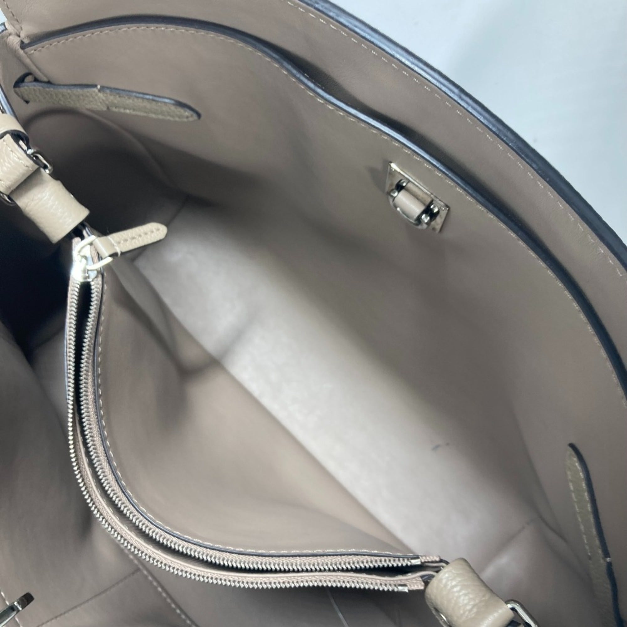 Louis Vuitton Gray Tourterelle Leather Handbag Shoulder Bag Tote Bag (Pre-Owned)