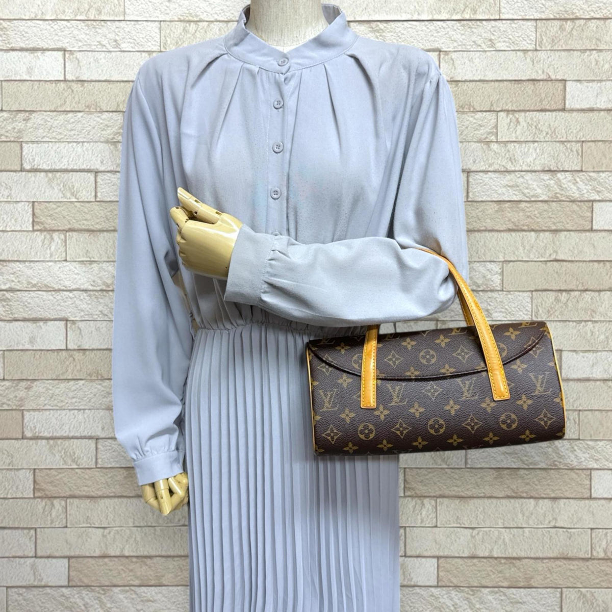 Louis Vuitton Brown Monogram Handbag (Pre-Owned)