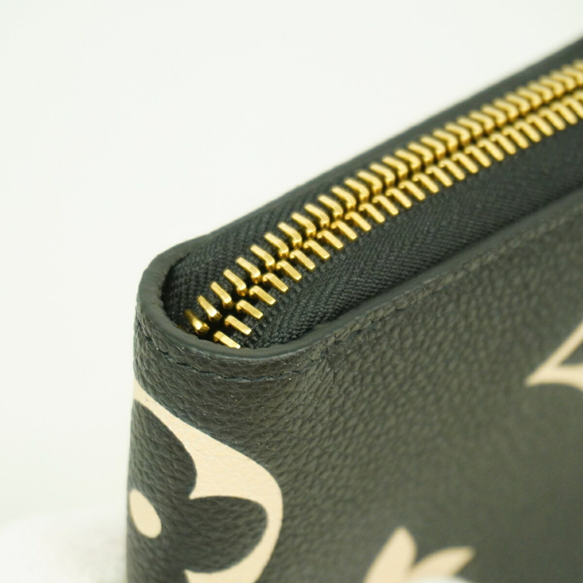 Louis Vuitton Beige Black Long Wallet (Bi-Fold) (Pre-Owned)