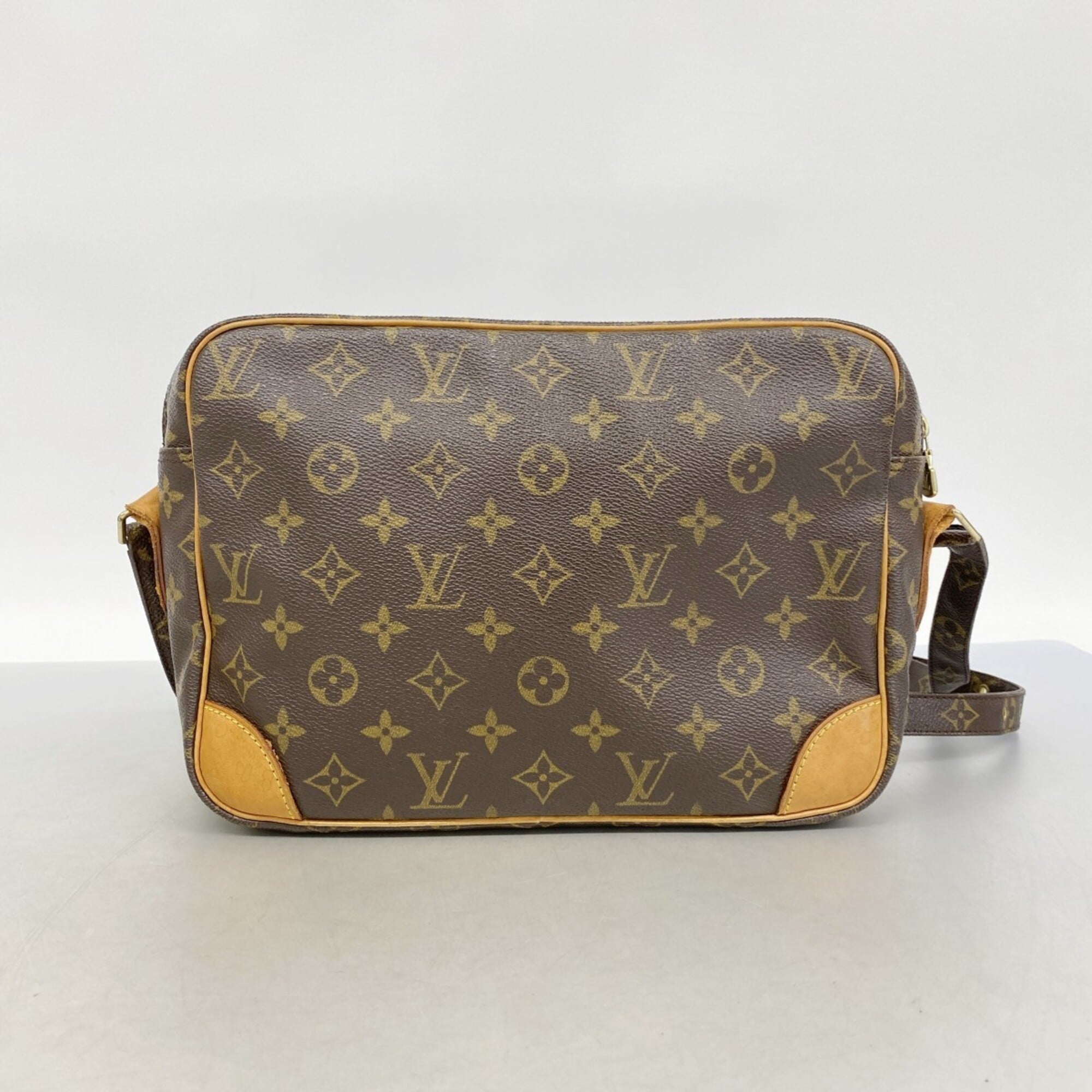 Louis Vuitton Brown Shoulder Bag (Pre-Owned)