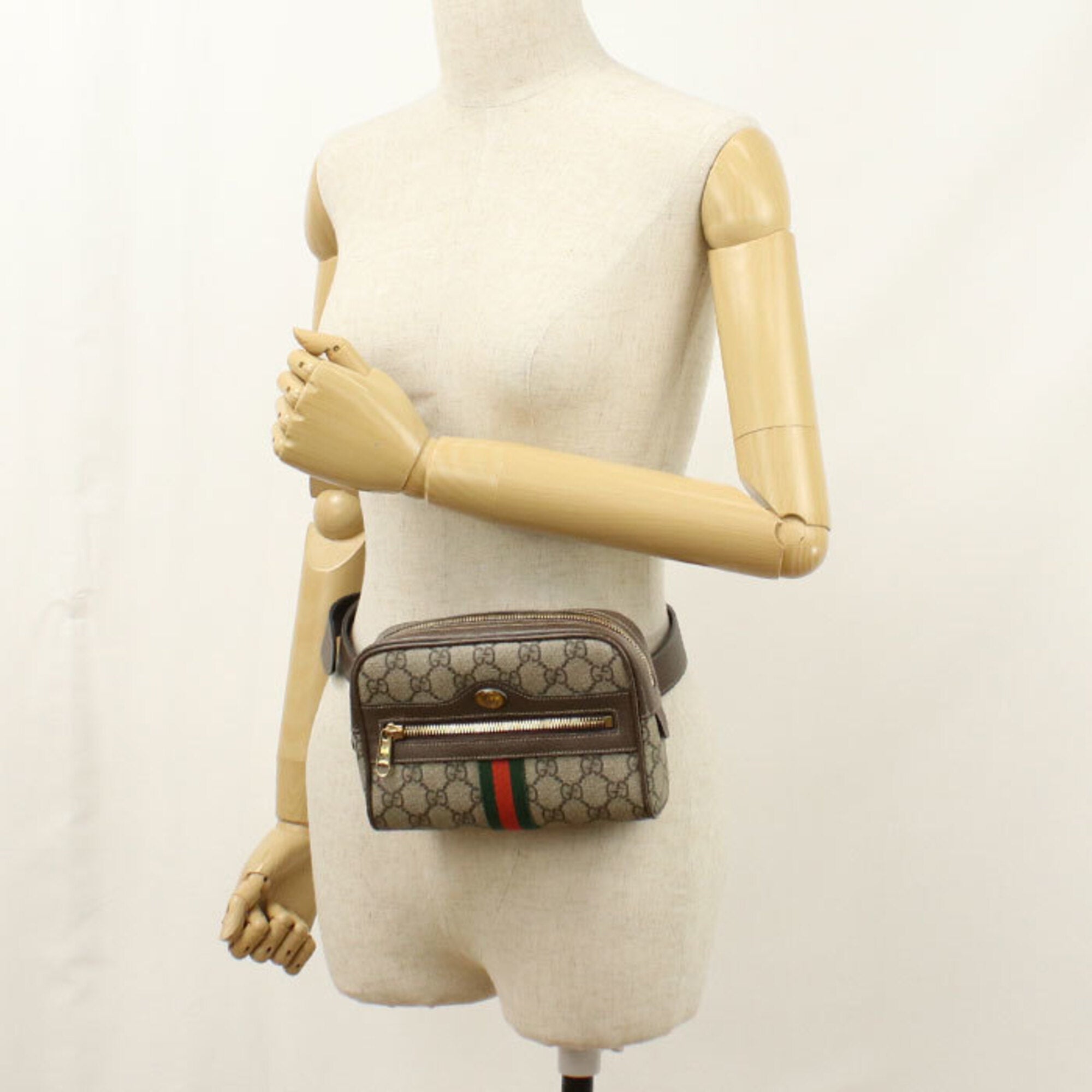 Gucci Beige Gg Supreme Leather Sling Bag (Pre-Owned)
