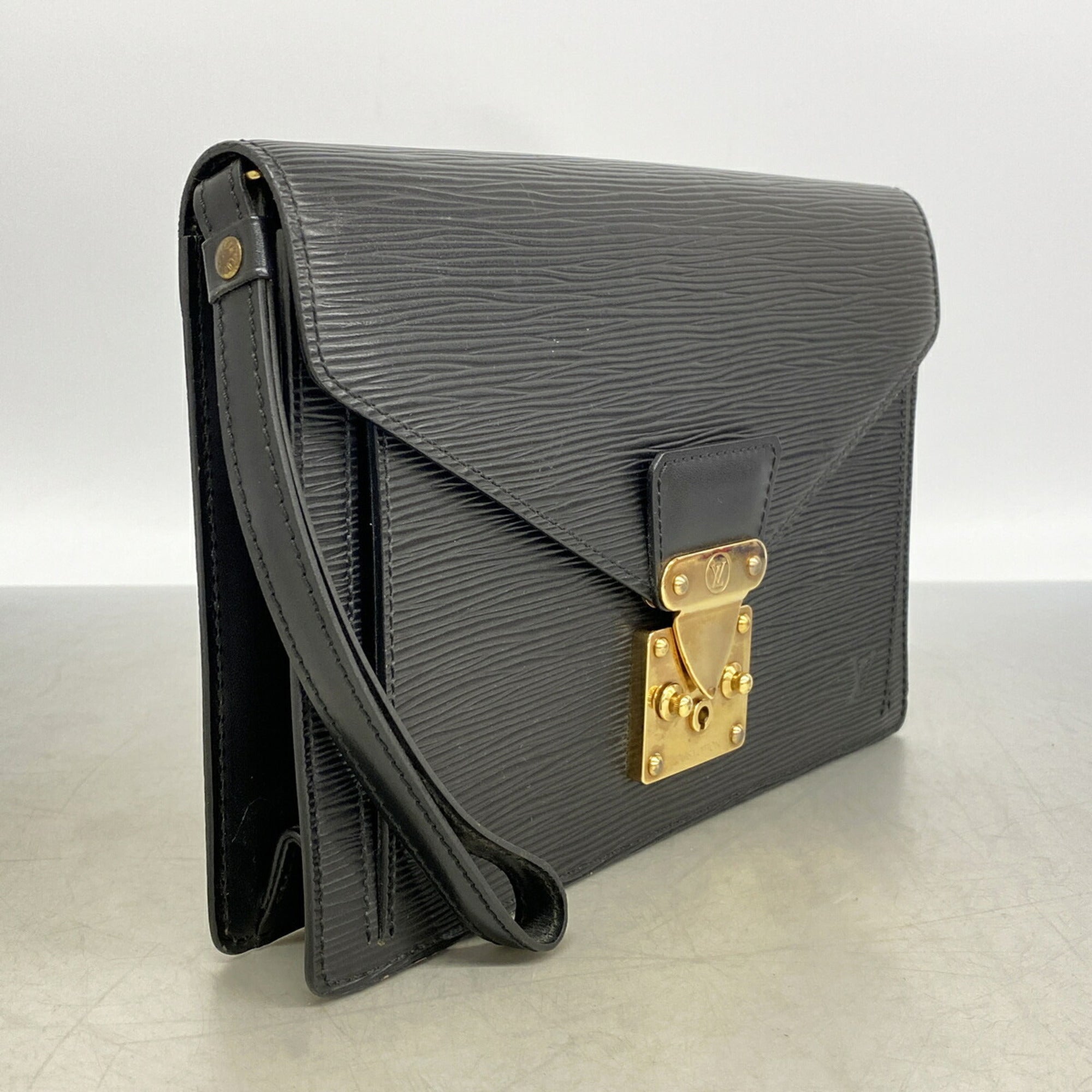 Louis Vuitton Noir Clutch Bag (Pre-Owned)