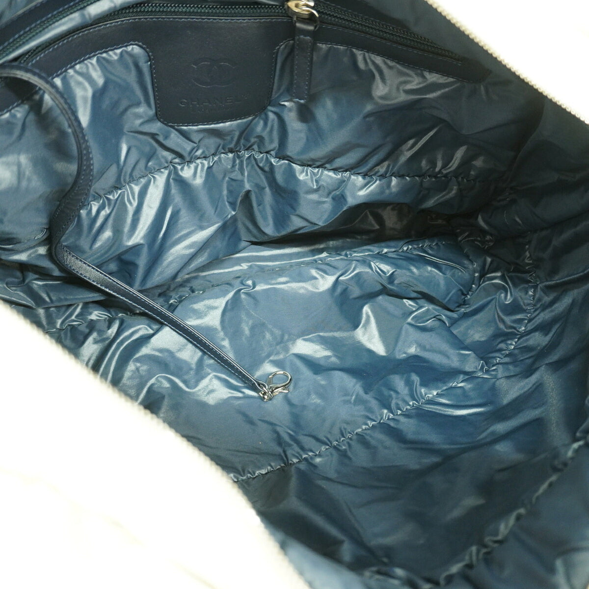 Chanel White Nylon Tote Bag (Pre-Owned)