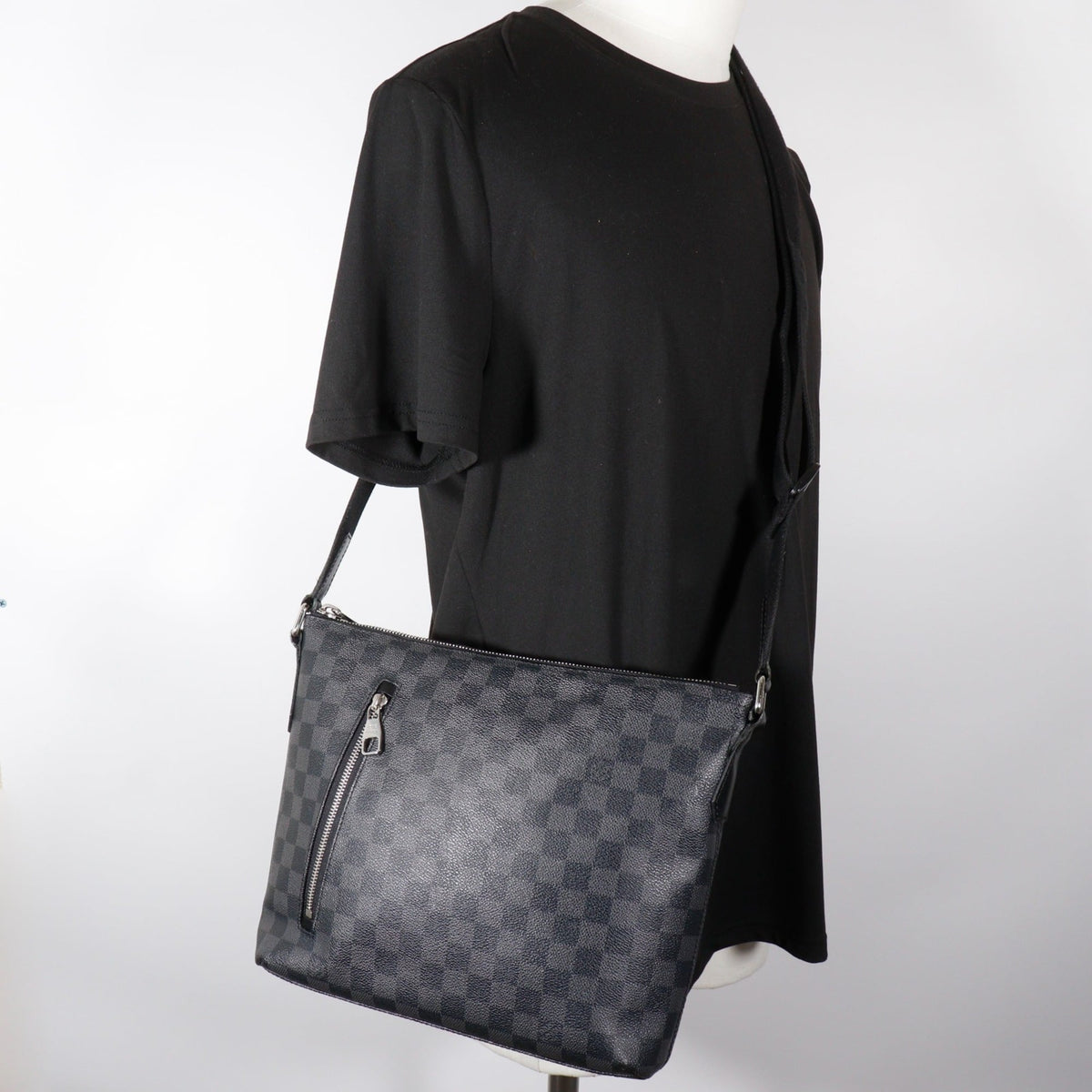Louis Vuitton Damier Graphite Black Damier Graphite Shoulder Bag (Pre-Owned)