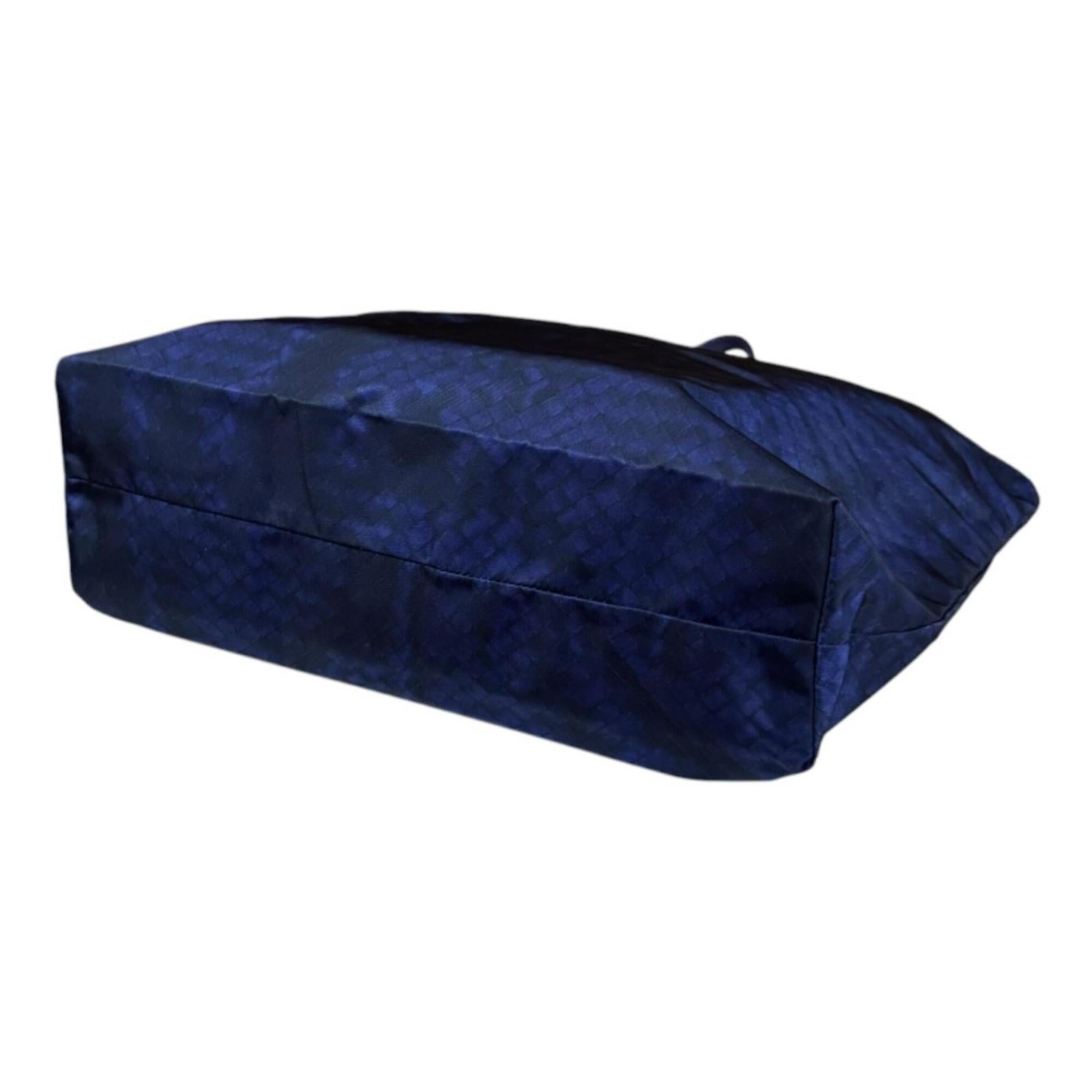 Bottega Veneta Navy Nylon Handbag Tote Bag (Pre-Owned)