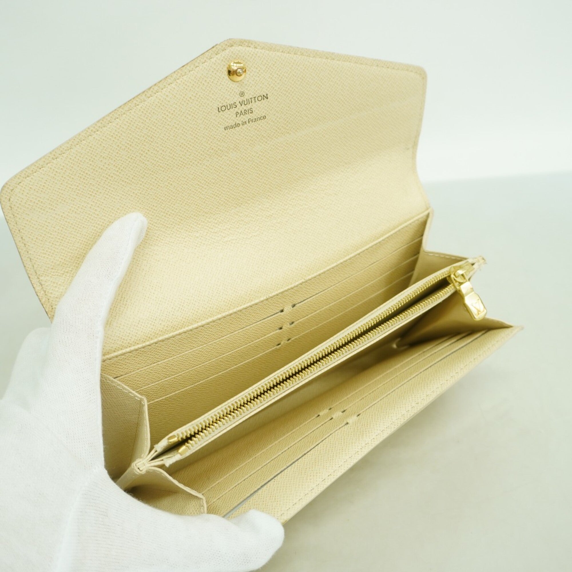 Louis Vuitton White Long Wallet (Bi-Fold) (Pre-Owned)