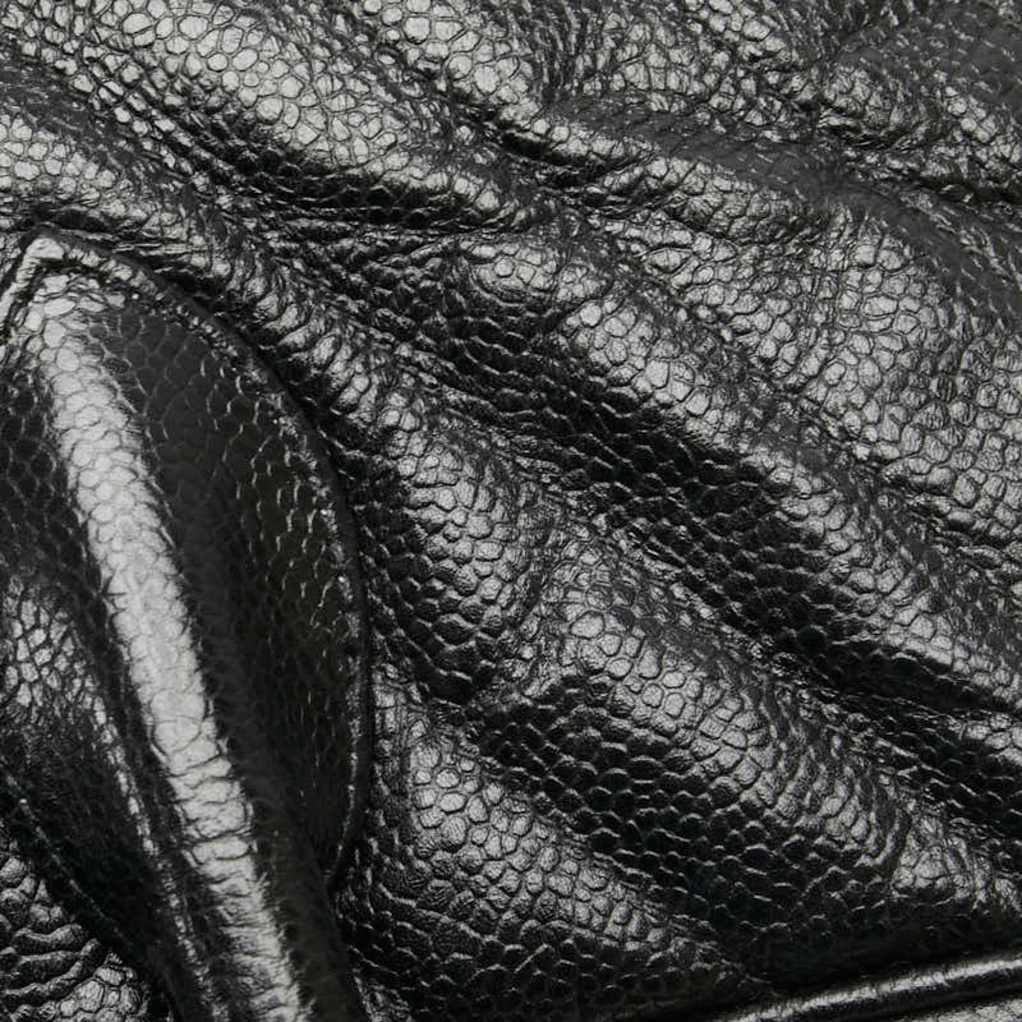 Chanel Black Grained Calfskin Handbag (Pre-Owned)