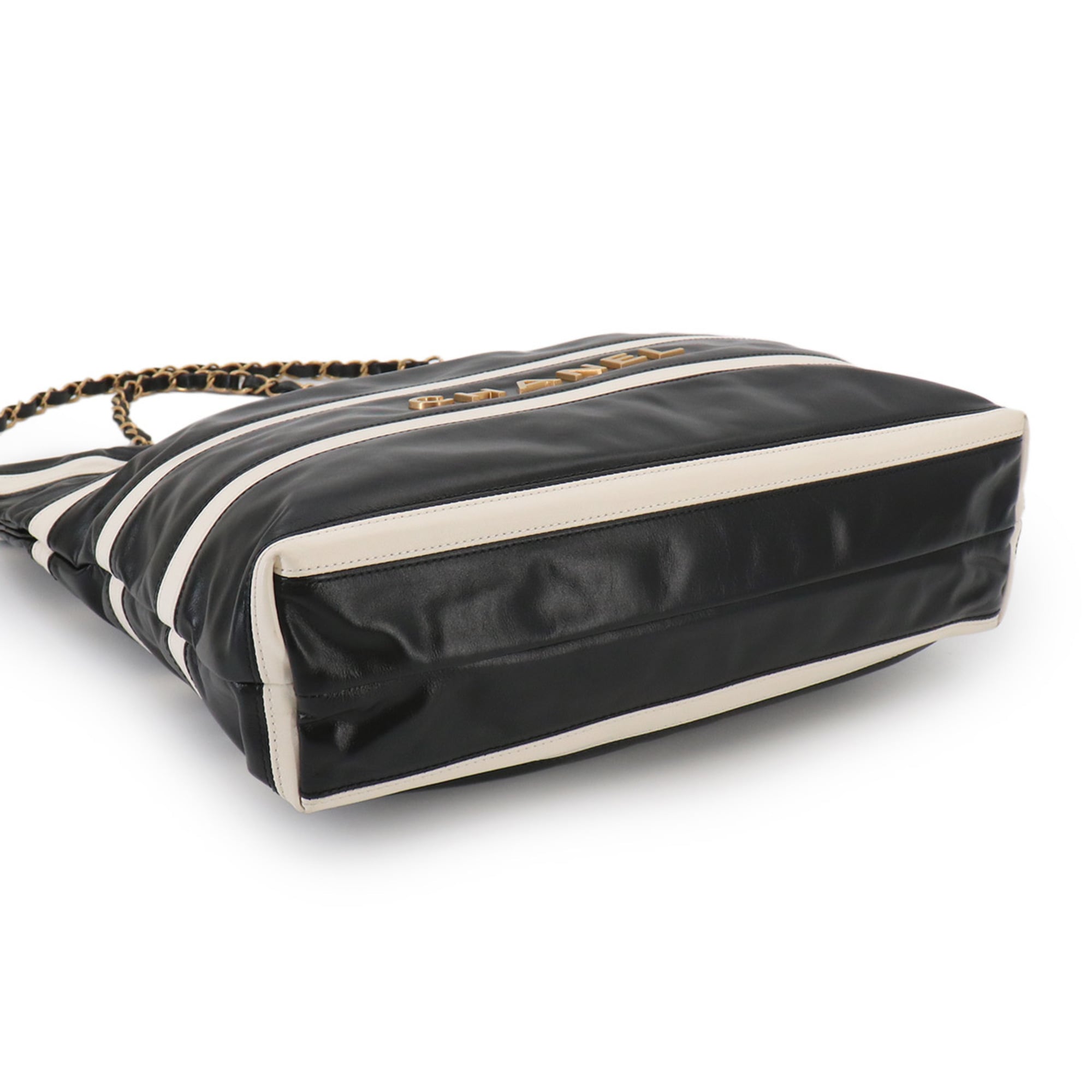 Chanel Black White Leather Handbag Pouch Shoulder Bag (Pre-Owned)