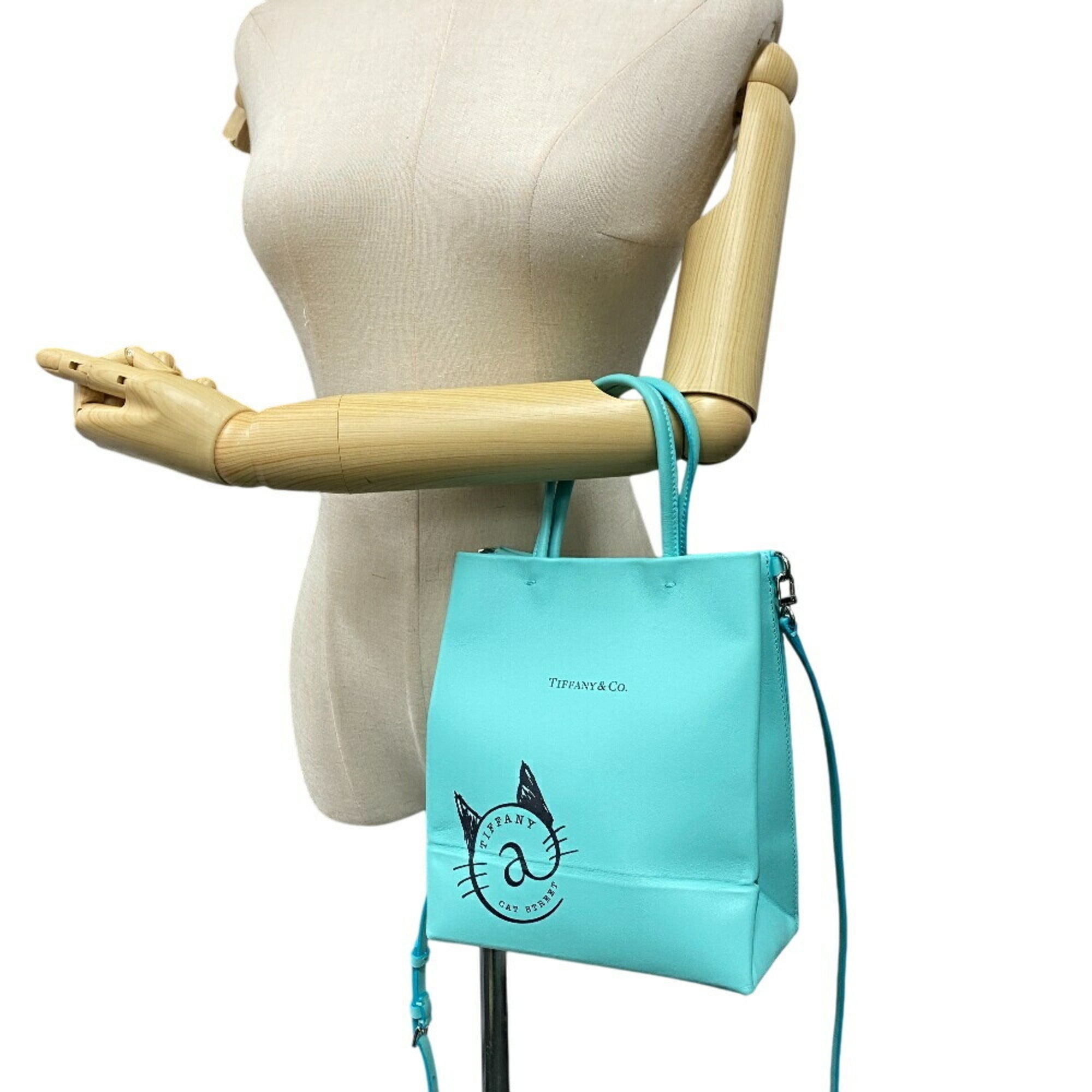 Tiffany Tiffany Blue Leather Tote Bag (Pre-Owned)